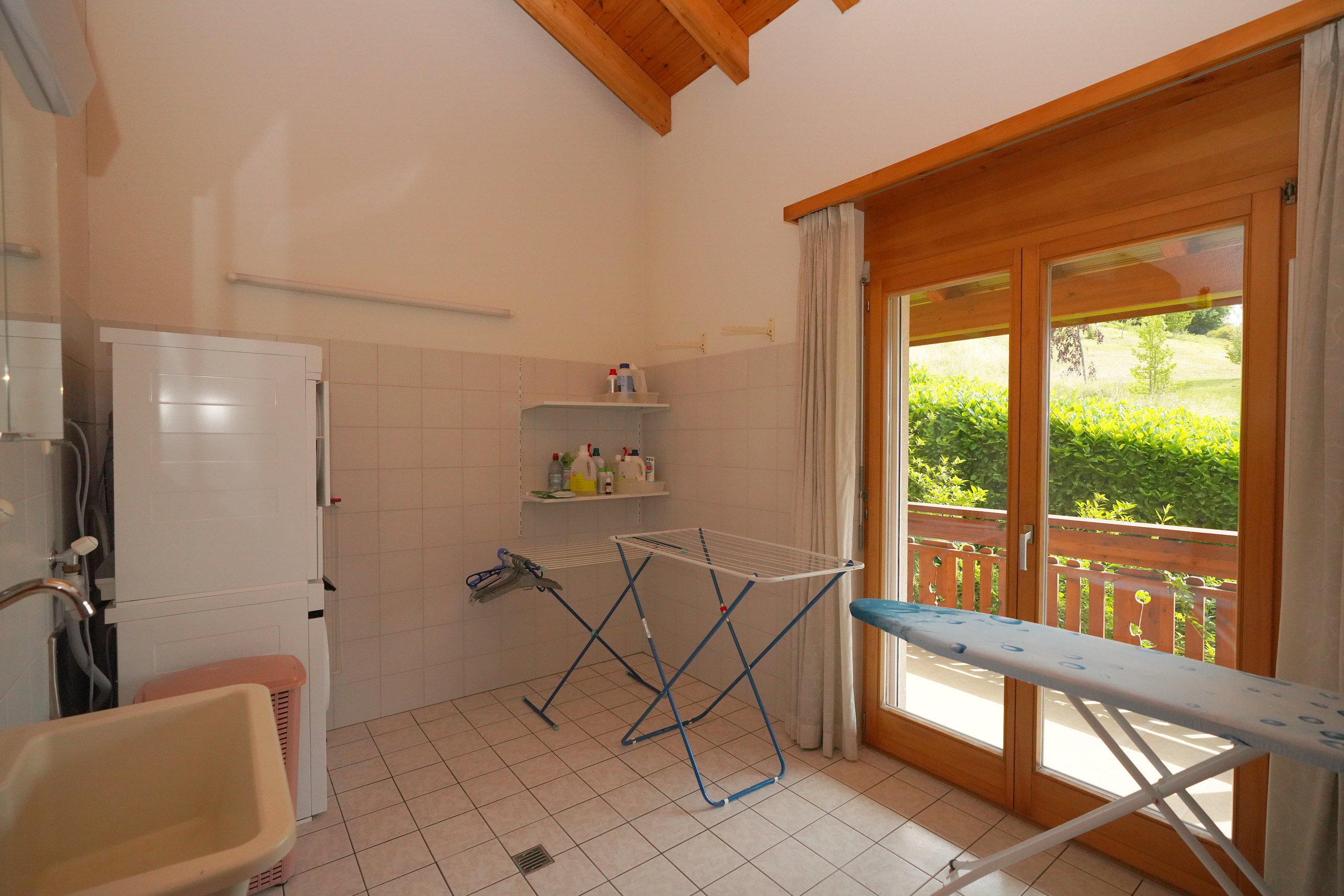 Buanderie - Accès au balcon ouest / 1er étage 