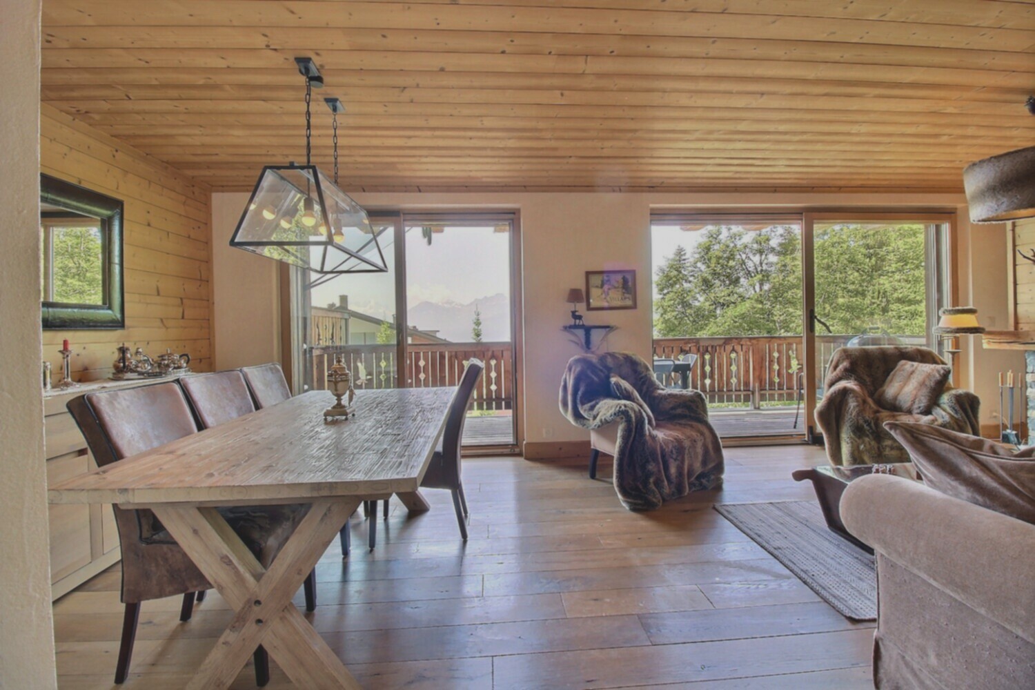 Salle-à-manger avec une vue dégagée Salle-à-manger avec une vue dégagée