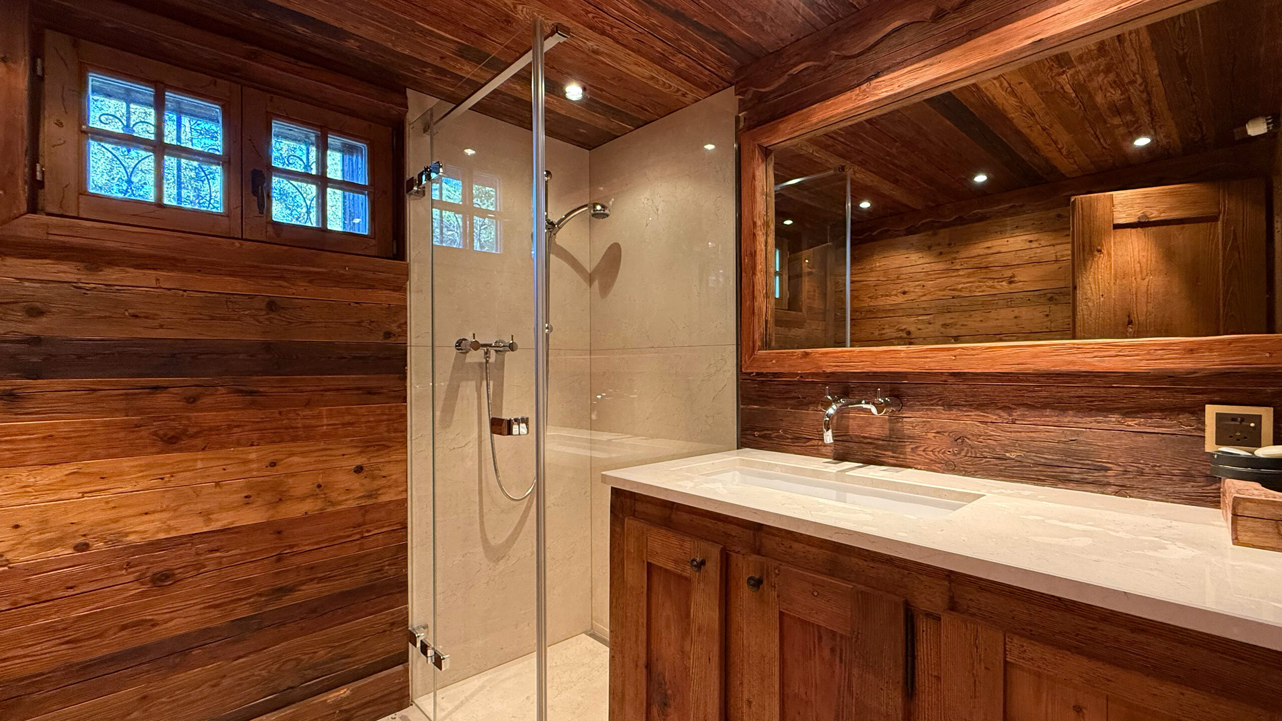 Salle de douche du rez inférieur Salle de douche du rez inférieur