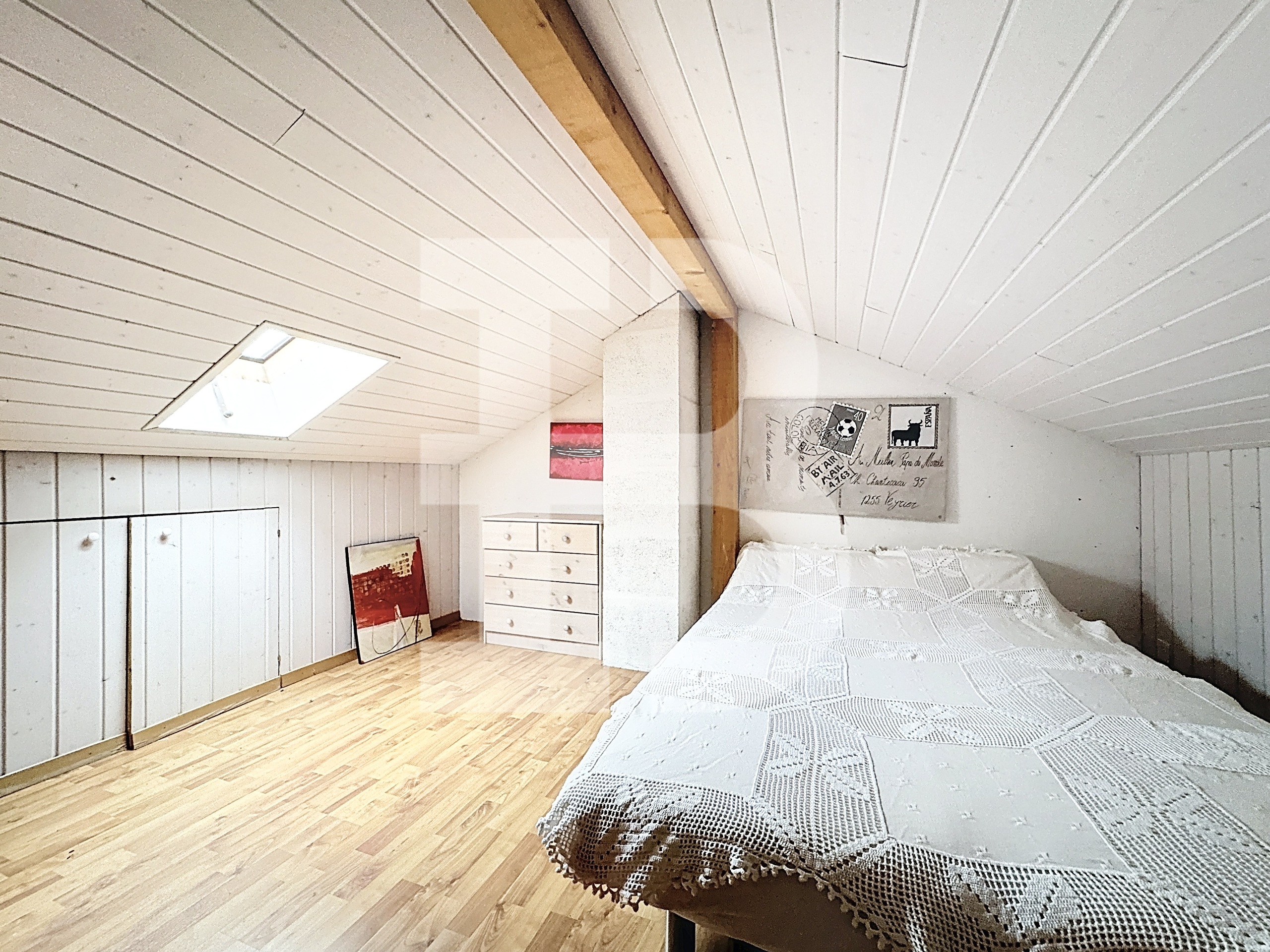 Combles aménagés - salle polyvalente Combles aménagés - salle polyvalente