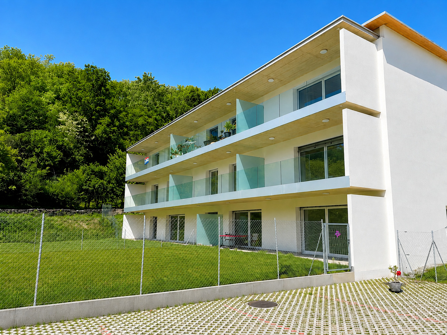 Exterior view 2
