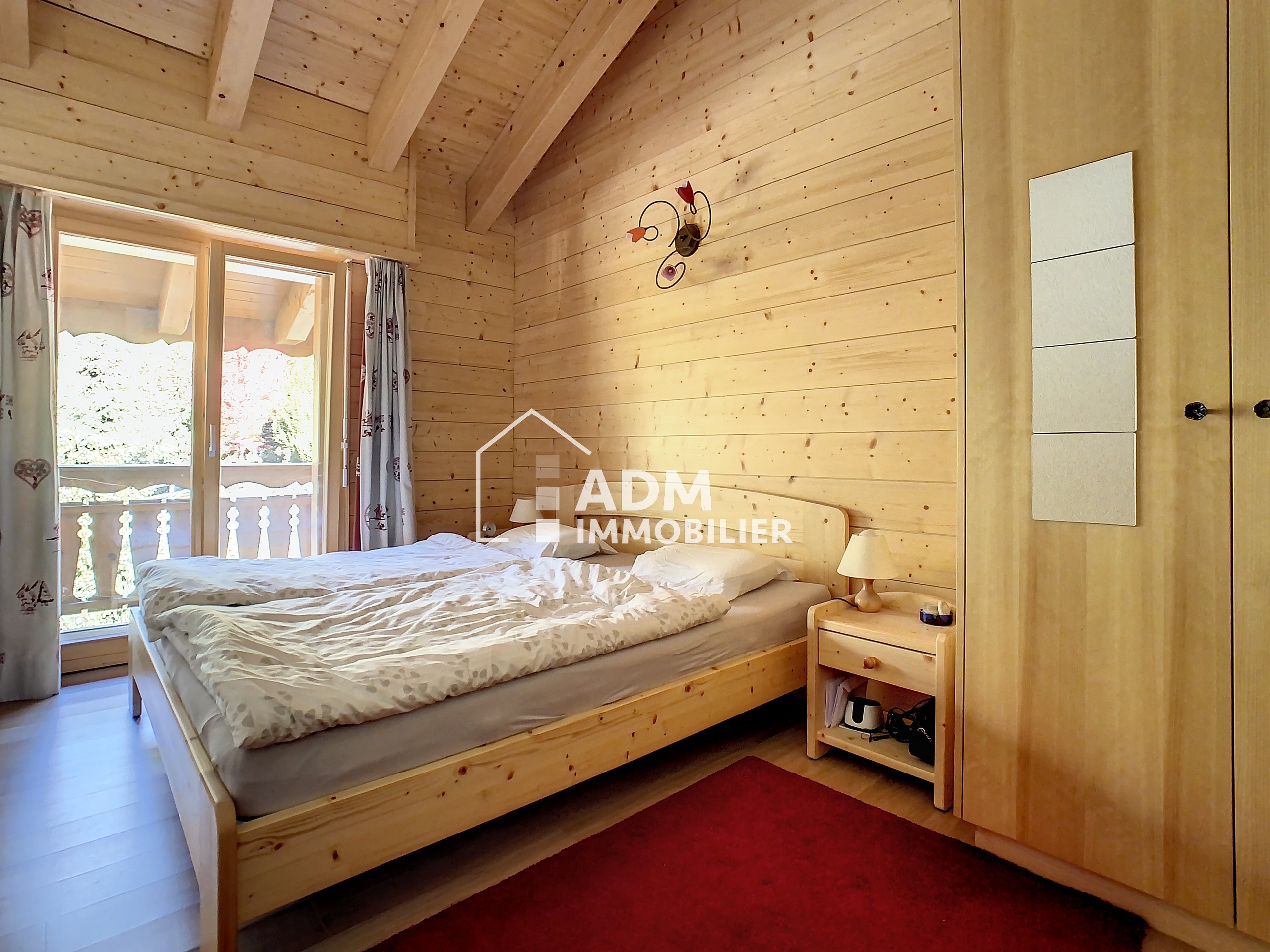 Chambre avec accès salle de bains