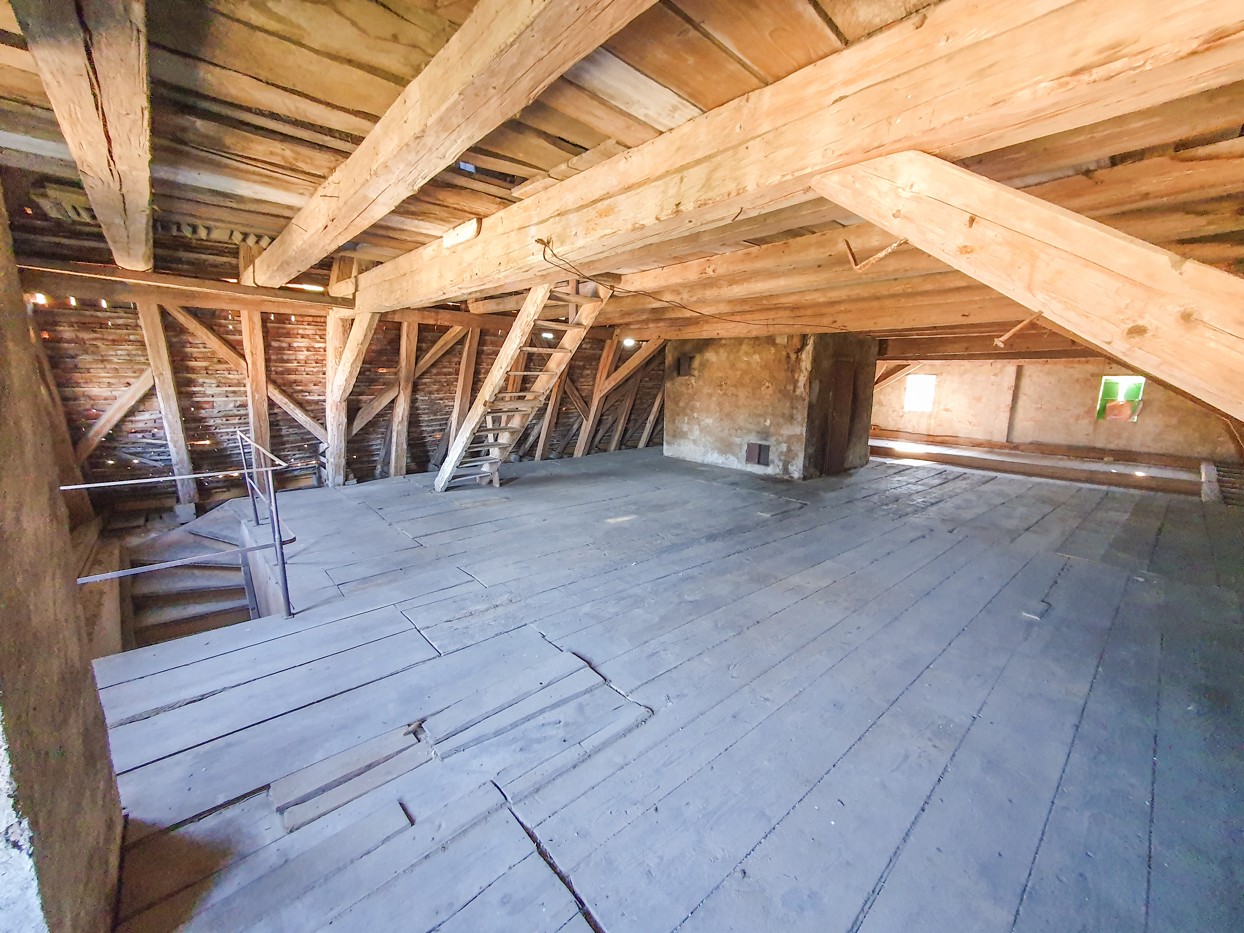 Bât. Habitation | Combles | Espace non aménagé