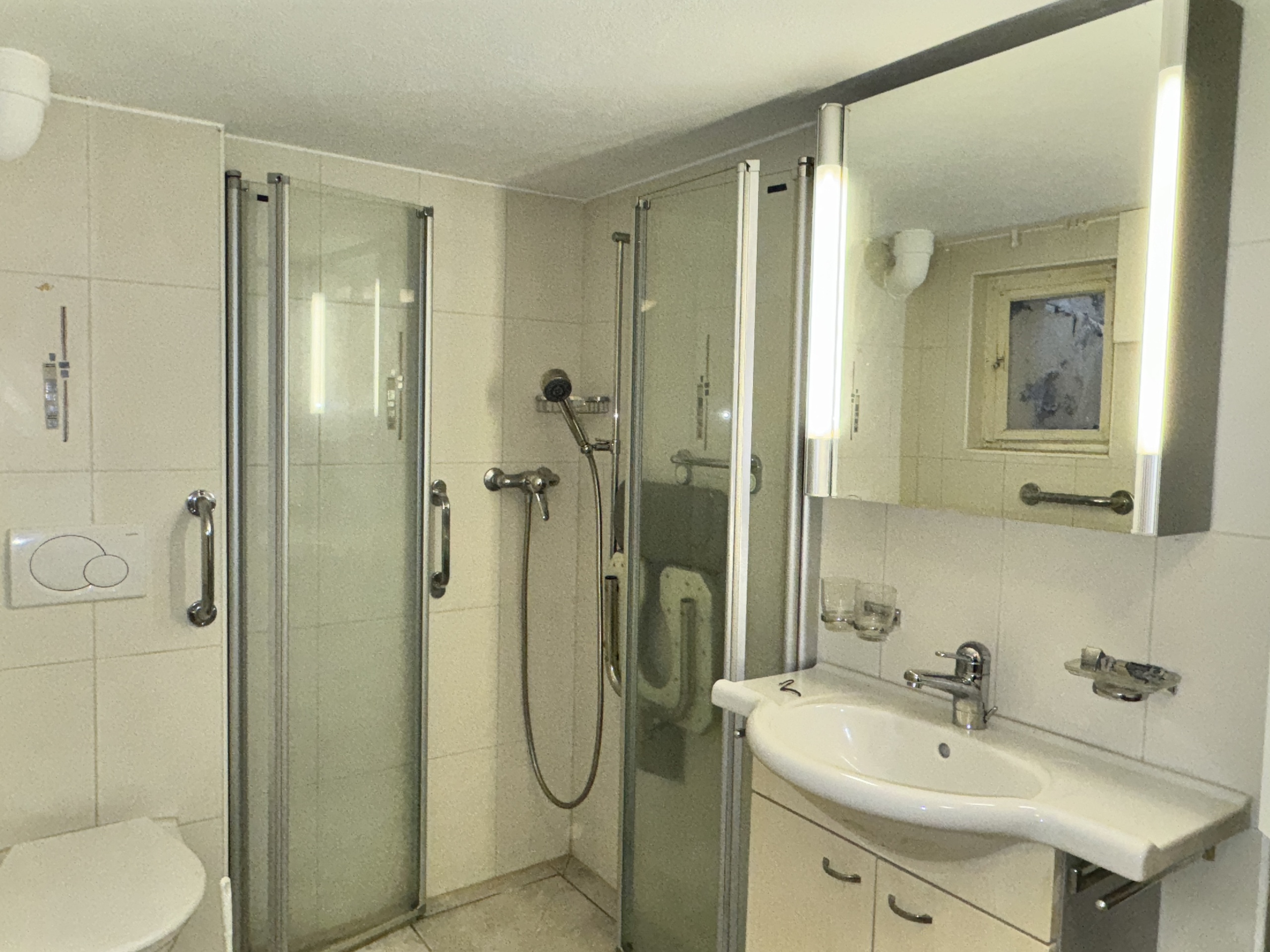 Dusche/WC UG Dusche/WC UG