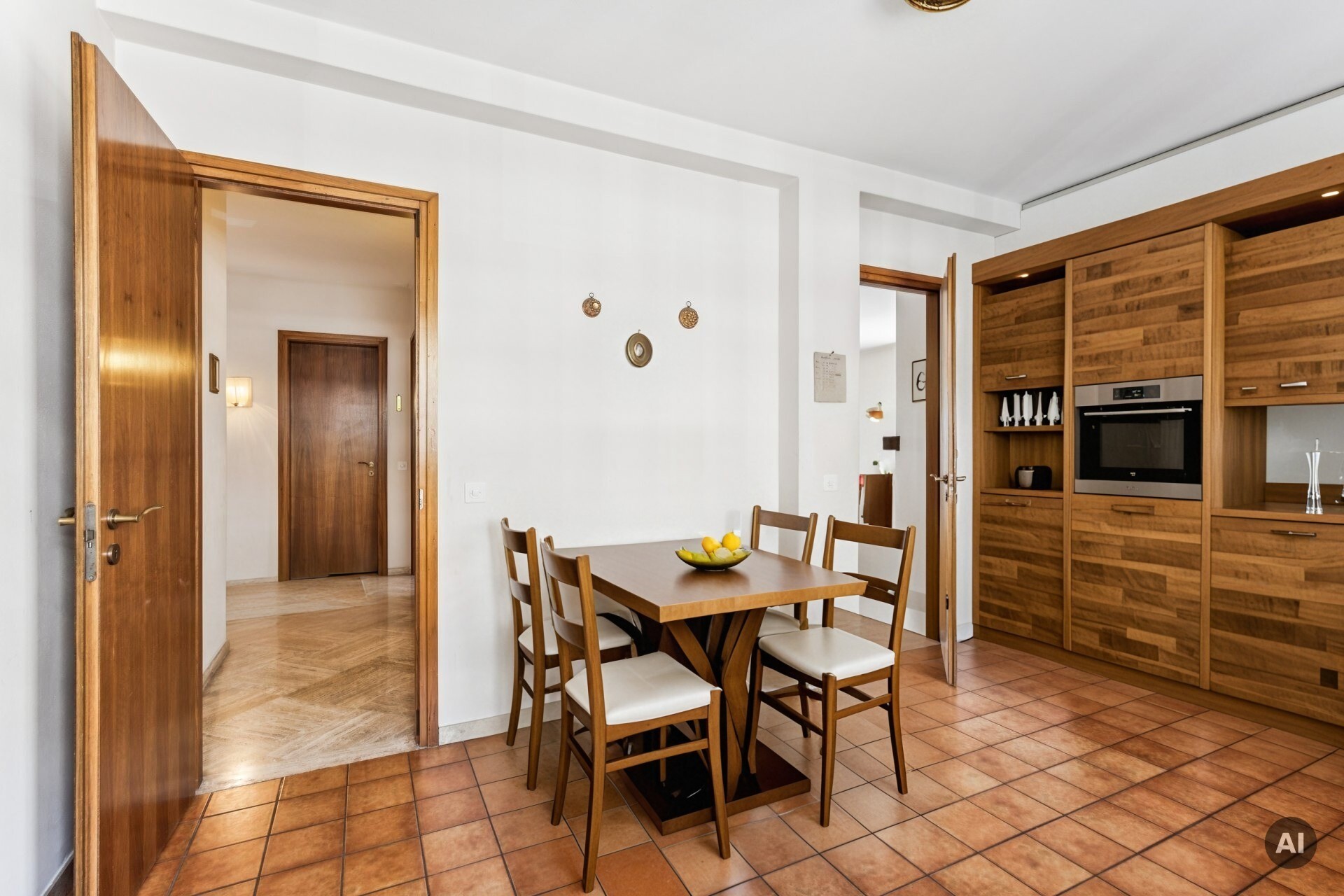 Ampia cucina separata con finestra sul lato nord Ampia cucina separata con finestra sul lato nord