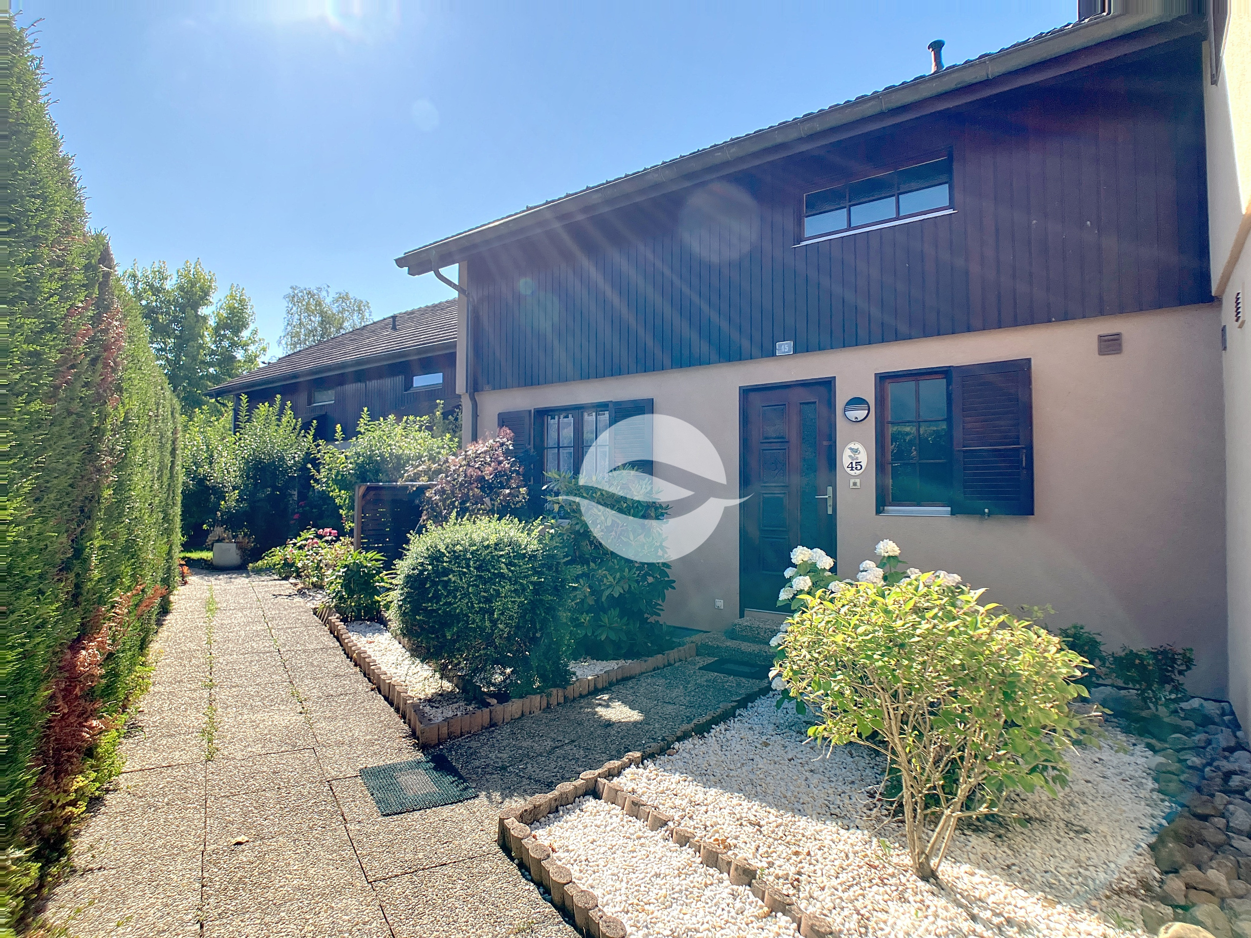 Extérieur : Côté entrée