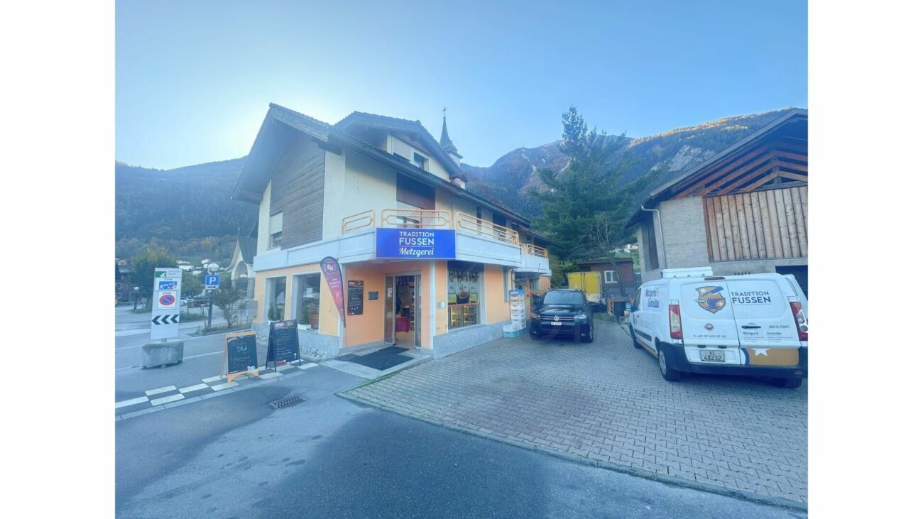 Fassadenansicht (Front, Rückseite, Seite) ? Vue de la façade (avant, arrière, côté)