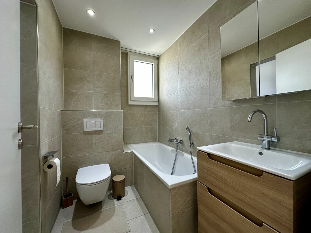 1. OG Badezimmer/WT 1. OG Badezimmer/WT