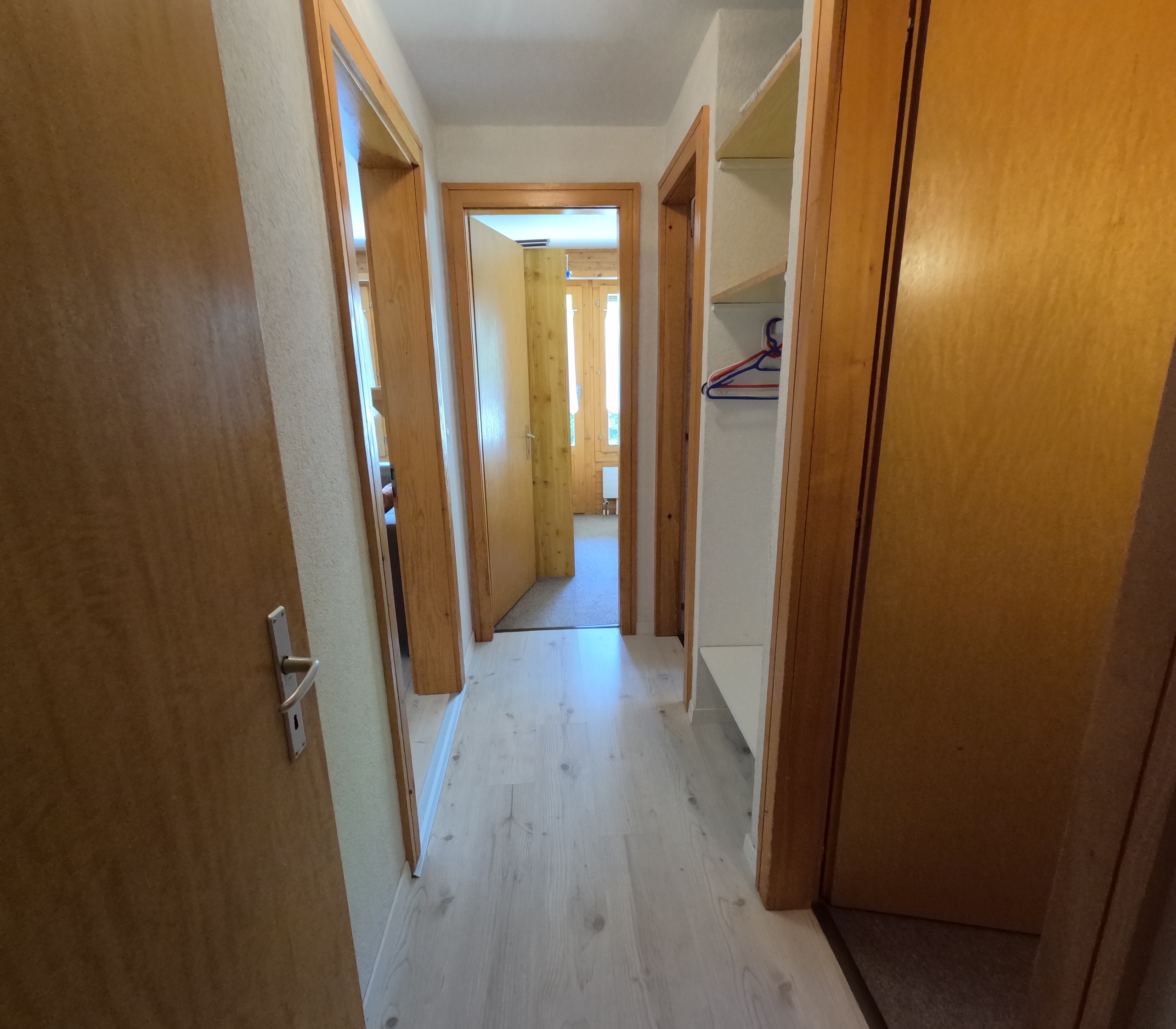 Couloir d'entrée de l'appartement  Couloir d'entrée de l'appartement