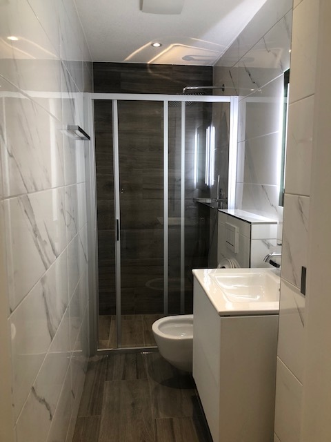 SALLE DE DOUCHE PRIVATIVE 4.5 PCS SALLE DE DOUCHE PRIVATIVE 4.5 PCS