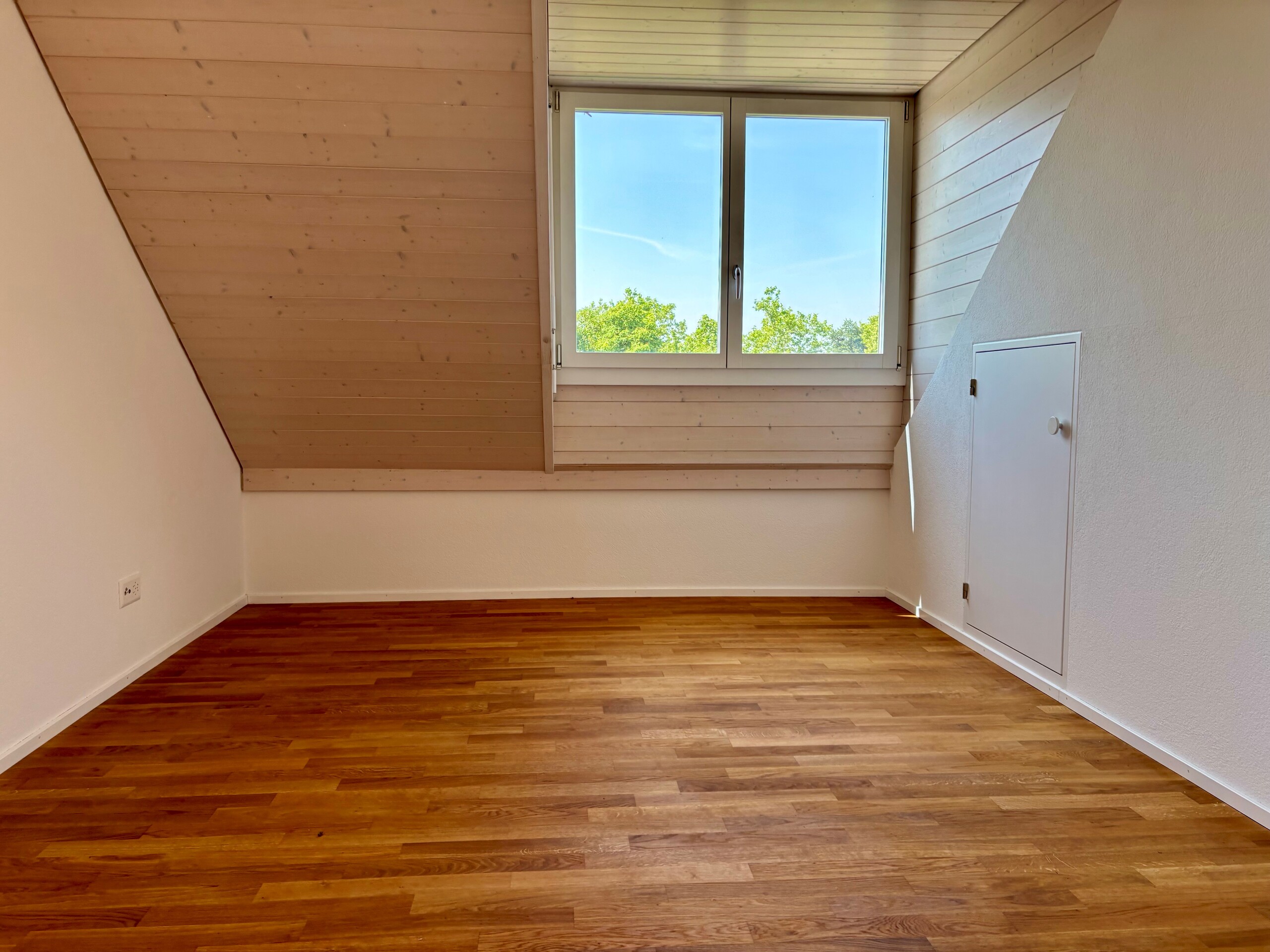 Zimmer 2 Dachgeschoss Zimmer 2 Dachgeschoss