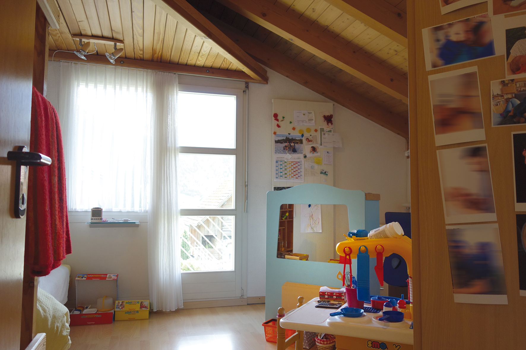 Kinderzimmer mit Balkonzugang Kinderzimmer mit Balkonzugang