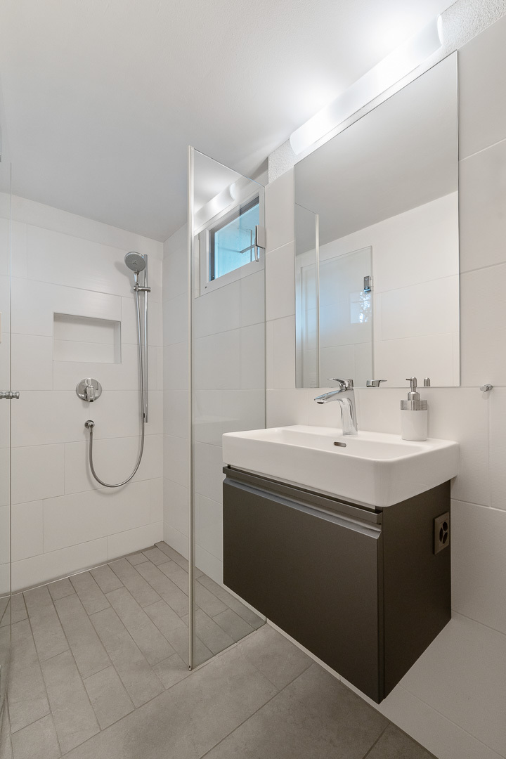 Badezimmer im Sockelgeschoss Einliegerwohnung 