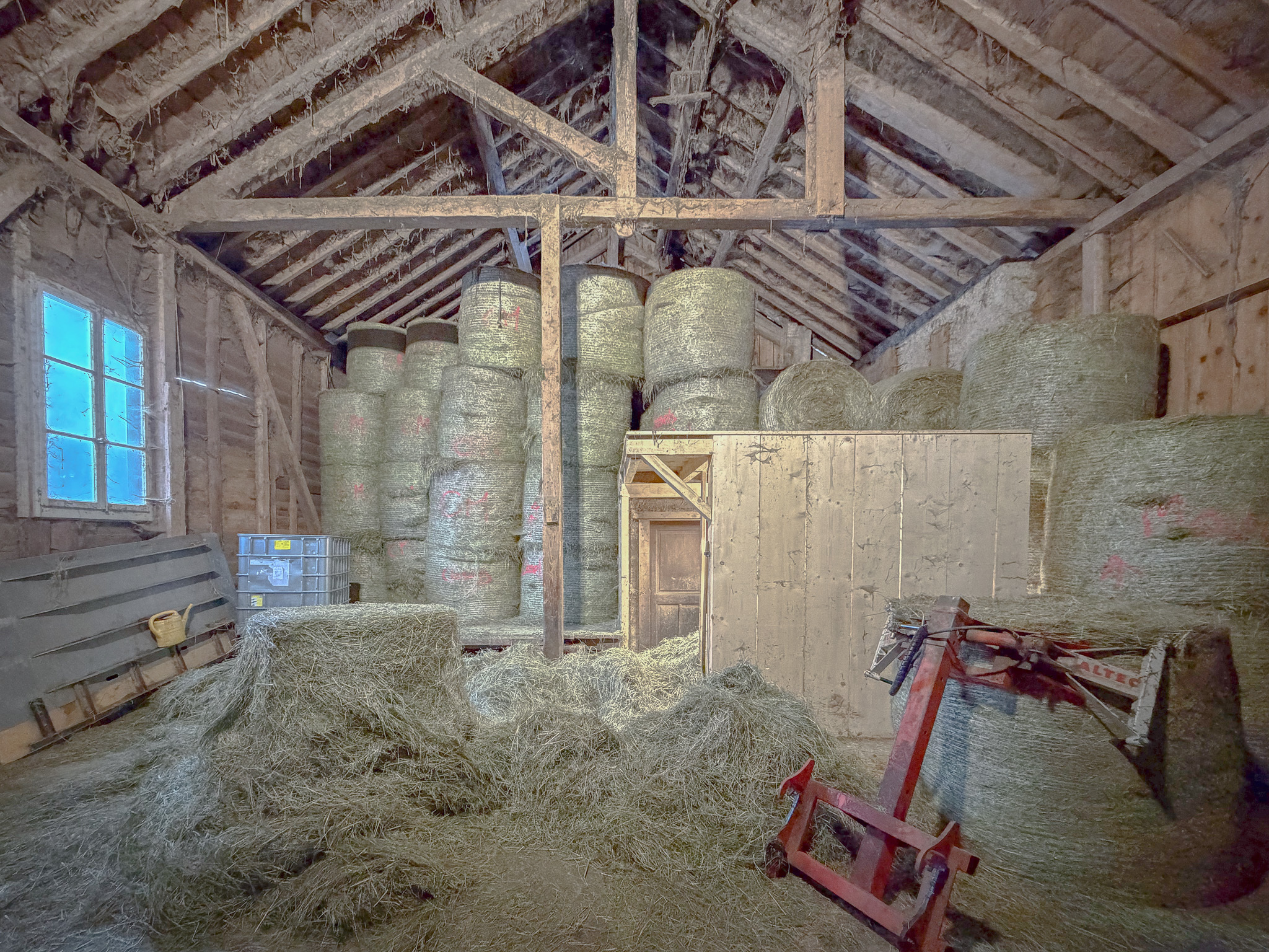 A l'étage - stockage fourrage A l'étage - stockage fourrage