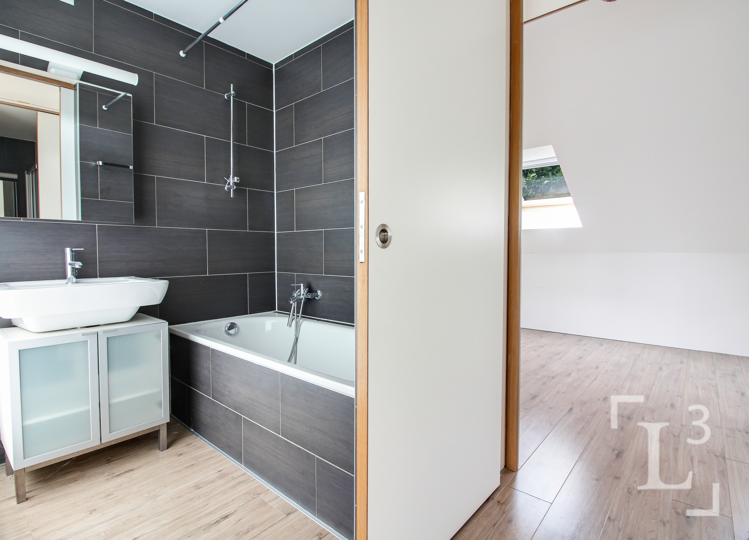 Salle de bain avec baignoire (1er étage)