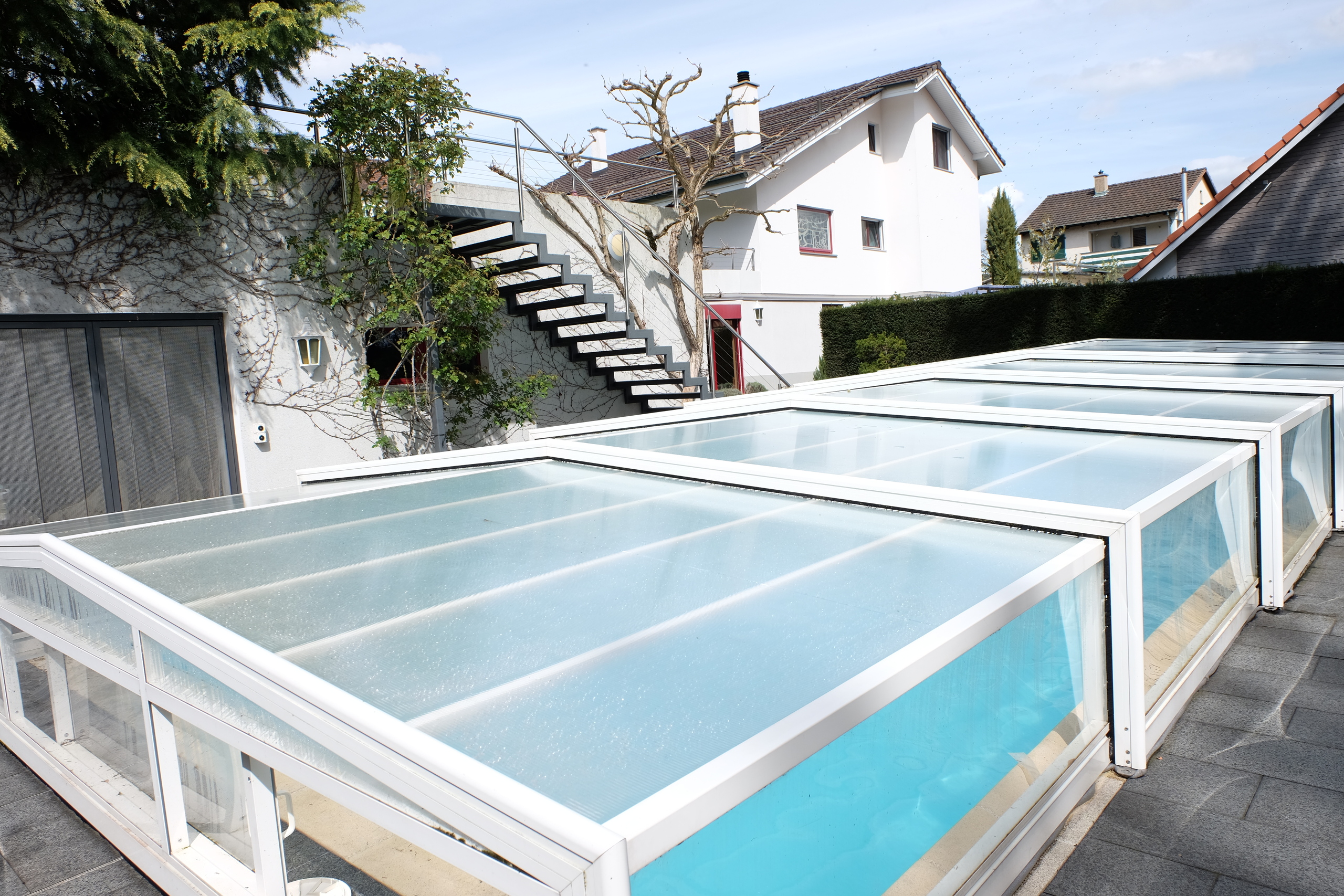 Pool (Abdeckung kann geöffnet werden) Pool (Abdeckung kann geöffnet werden)