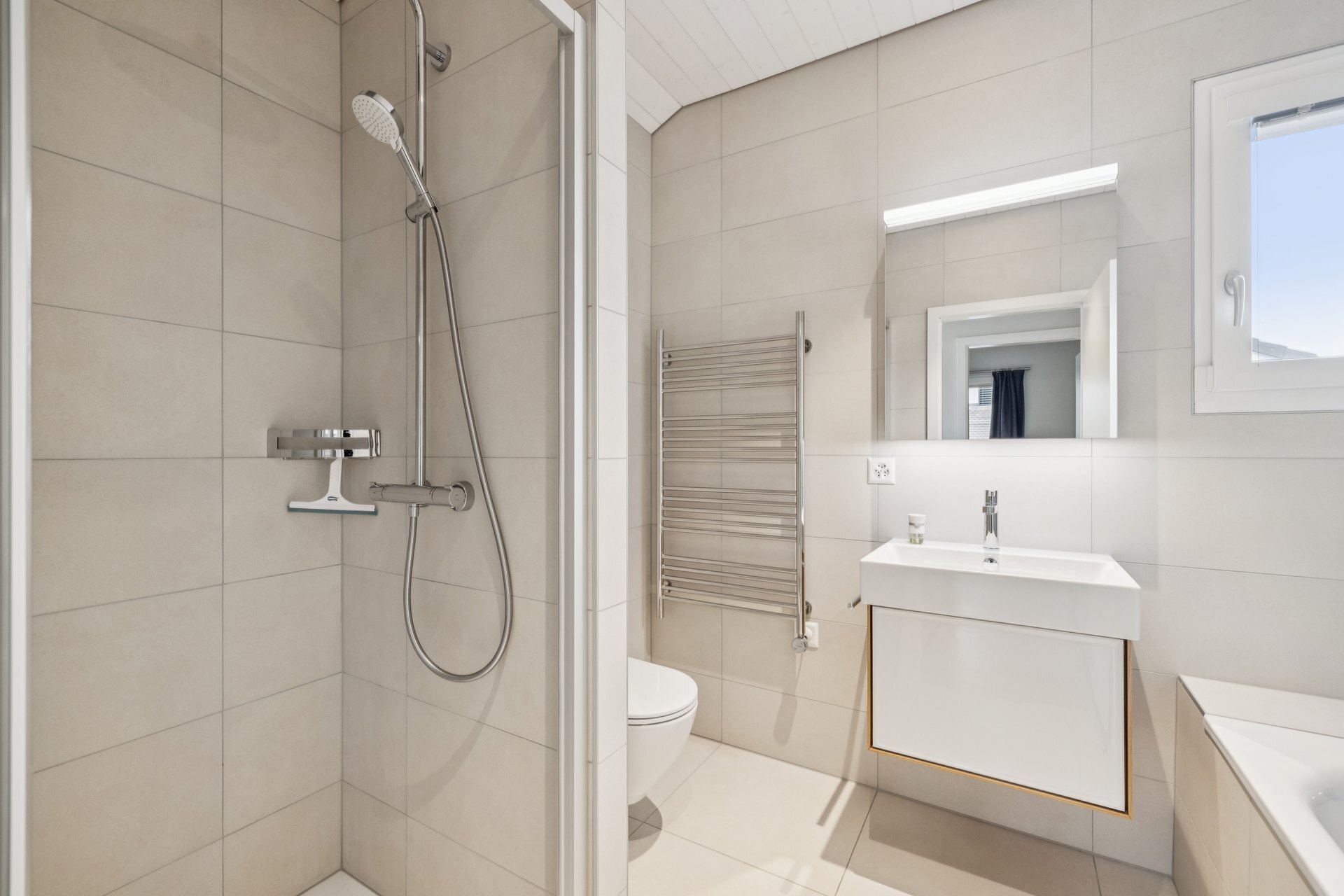 salle de bain + douche étage 