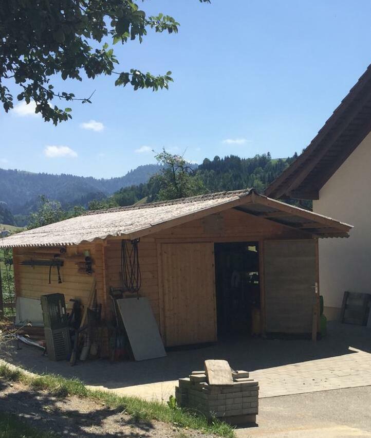 Unterstand bei Wohnhaus Unterstand bei Wohnhaus