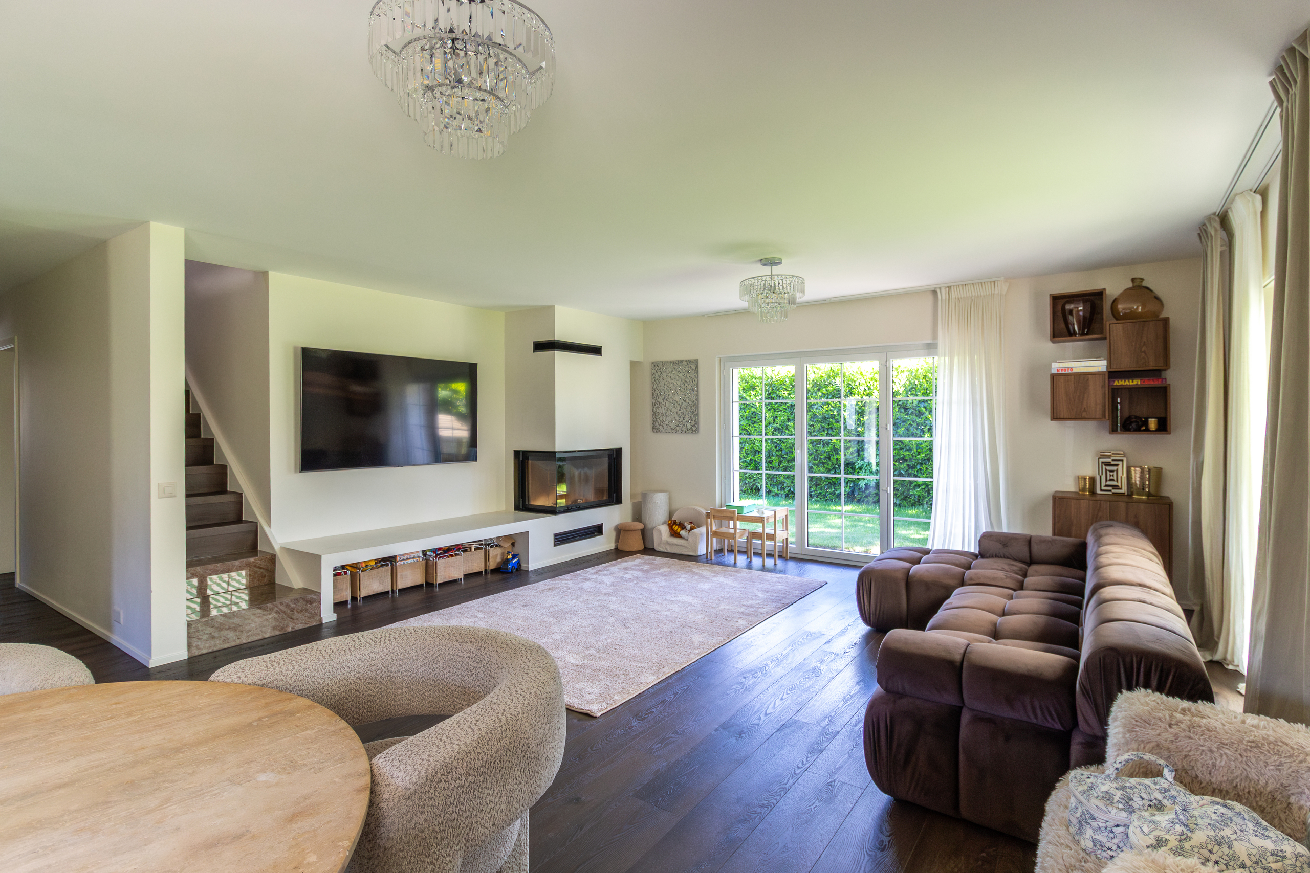 Interior view 6