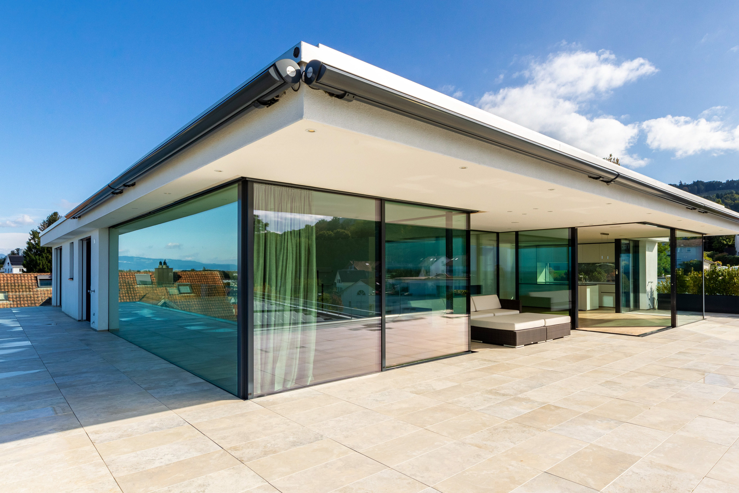 Terrassenbereich mit seinem atemberaubenden Ausblick auf den Bodensee. 