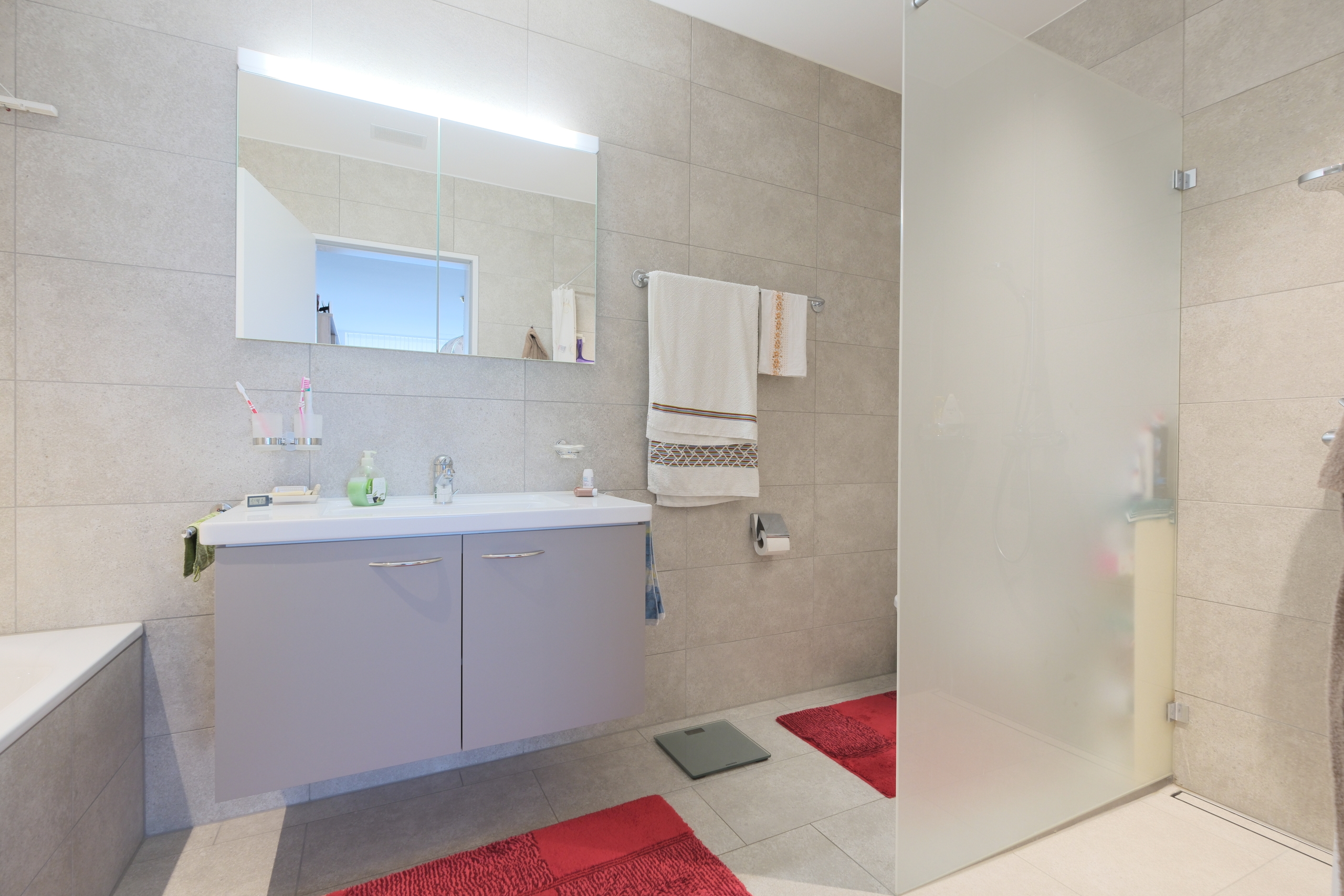 Badezimmer mit Badewanne