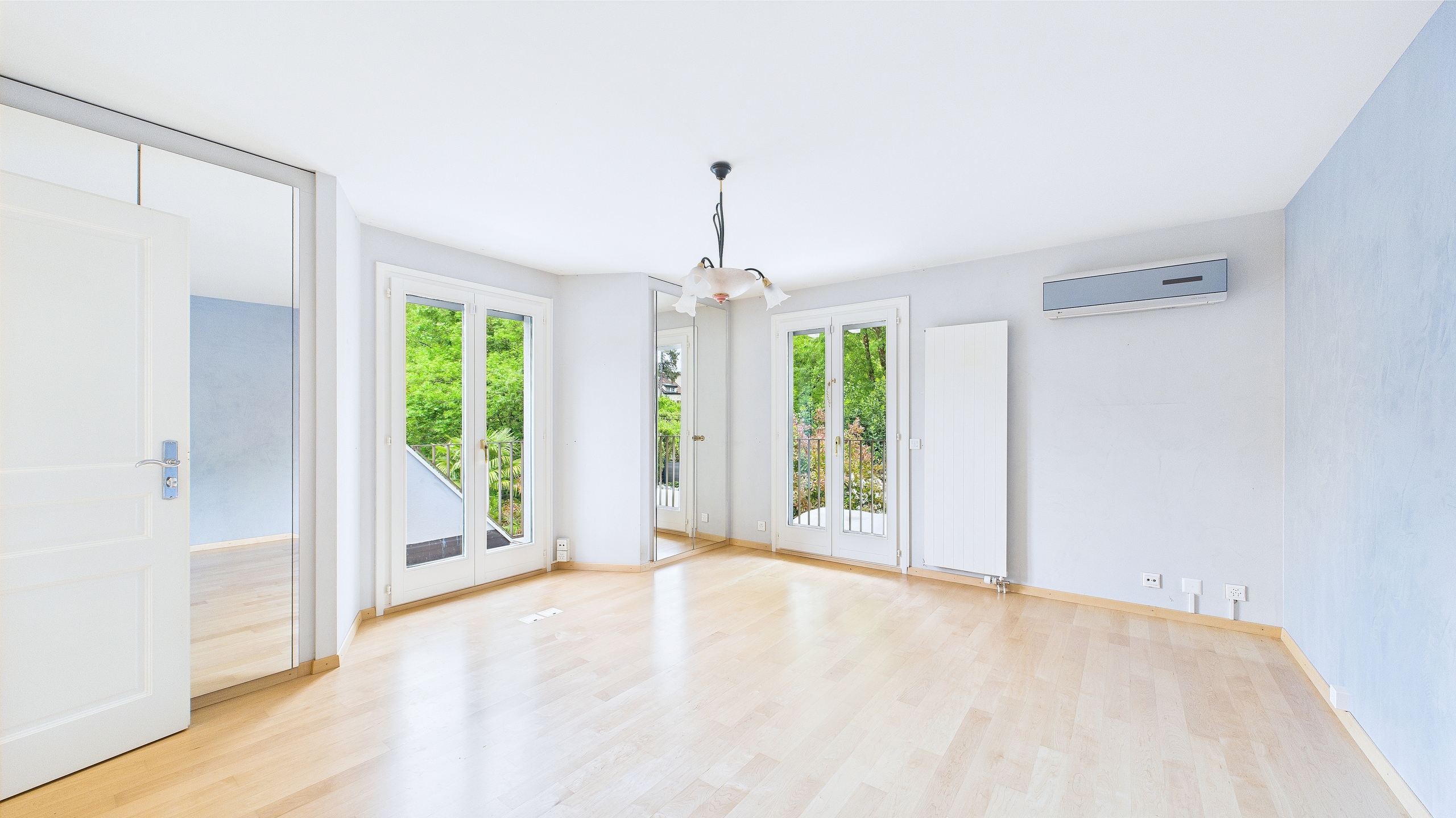 Interior view 4