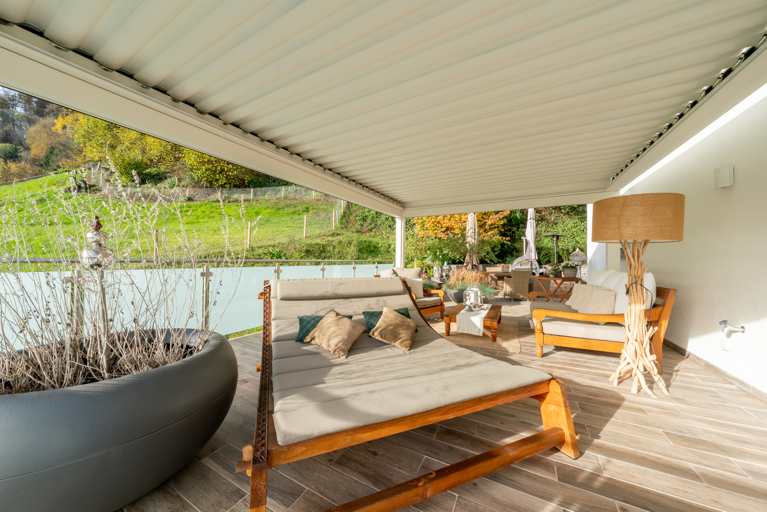 Terrasse gedeckt mit Lamellendach 1.OG Terrasse gedeckt mit Lamellendach 1.OG