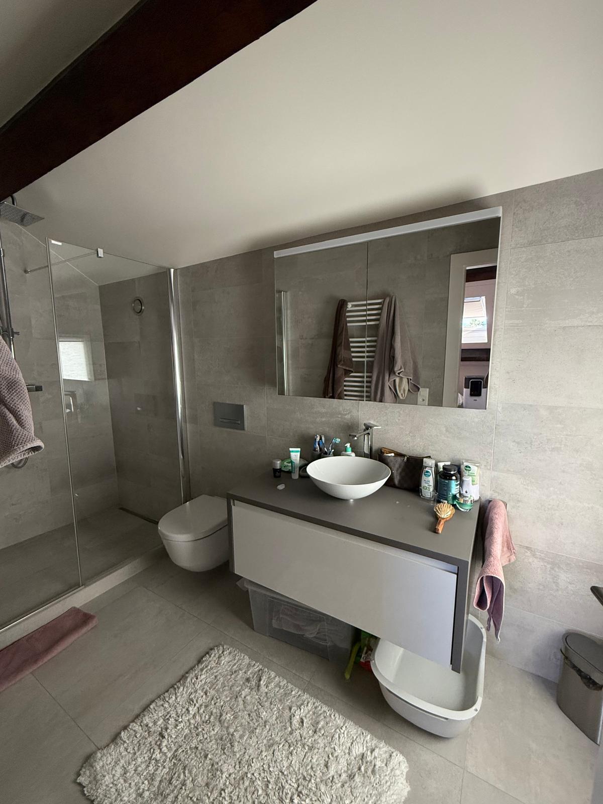 salle de bain avec douche à l'étage salle de bain avec douche à l'étage