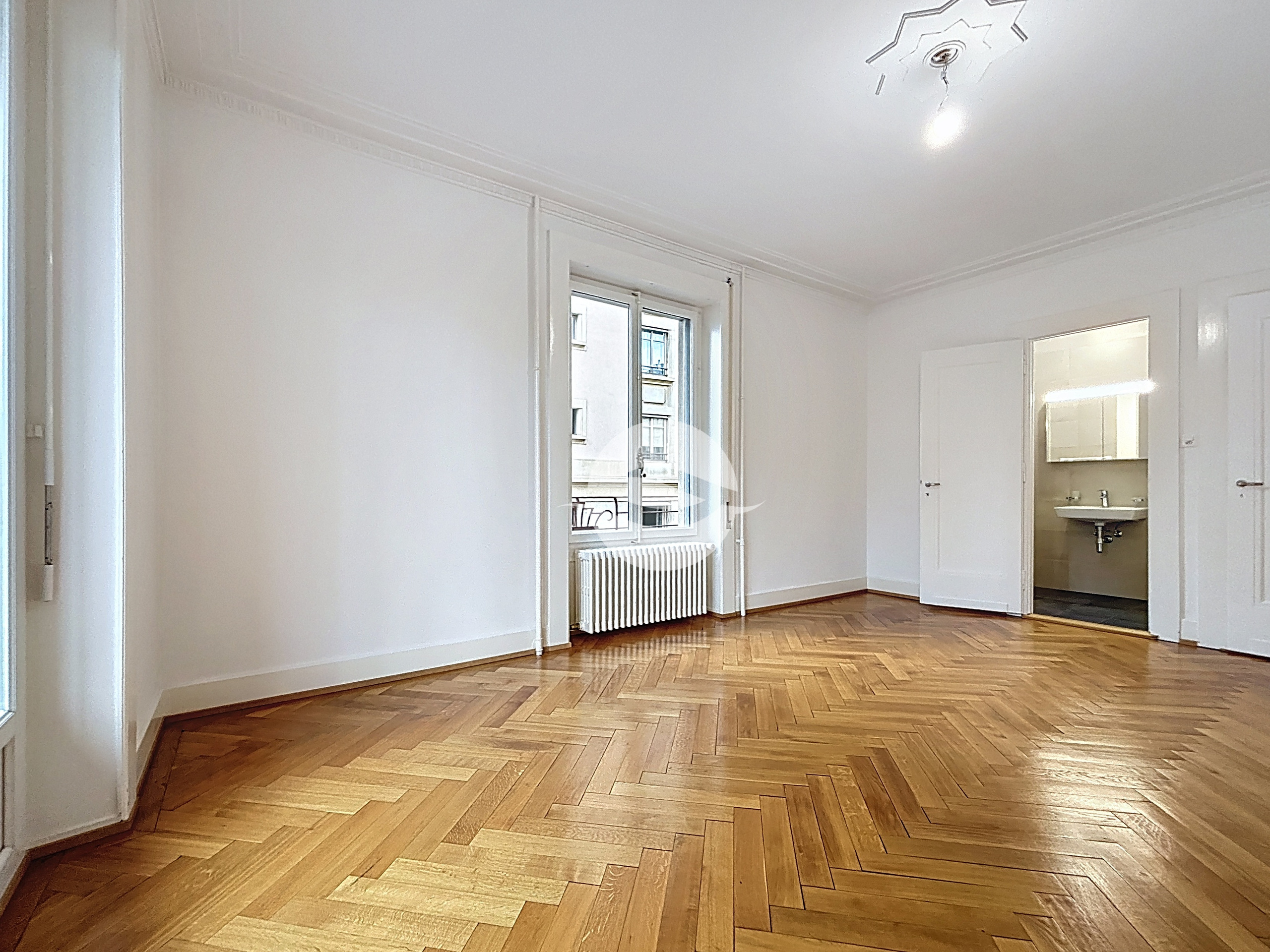 Chambre parentale avec salle de douche privative