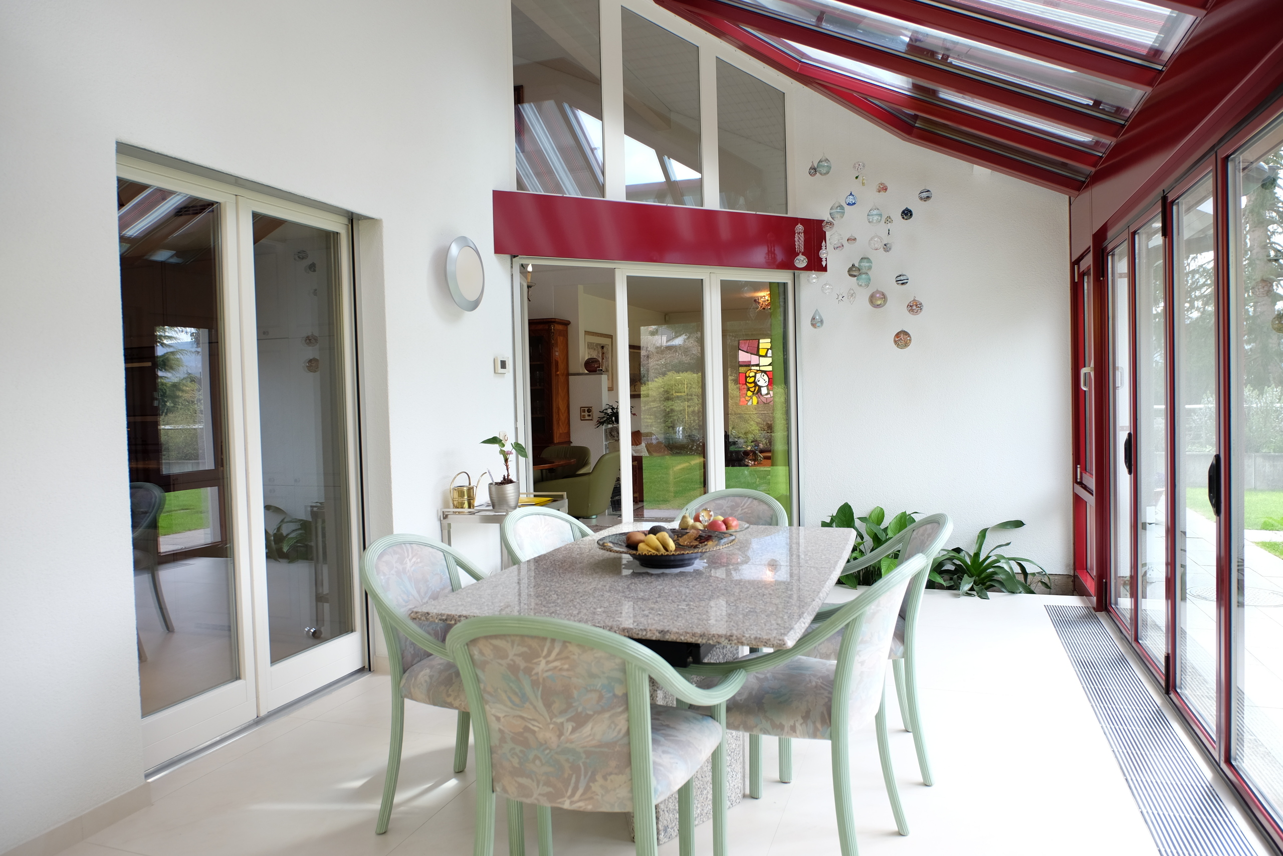 Wintergarten mit Zugang zur Küche und zum Esszimmer Wintergarten mit Zugang zur Küche und zum Esszimmer