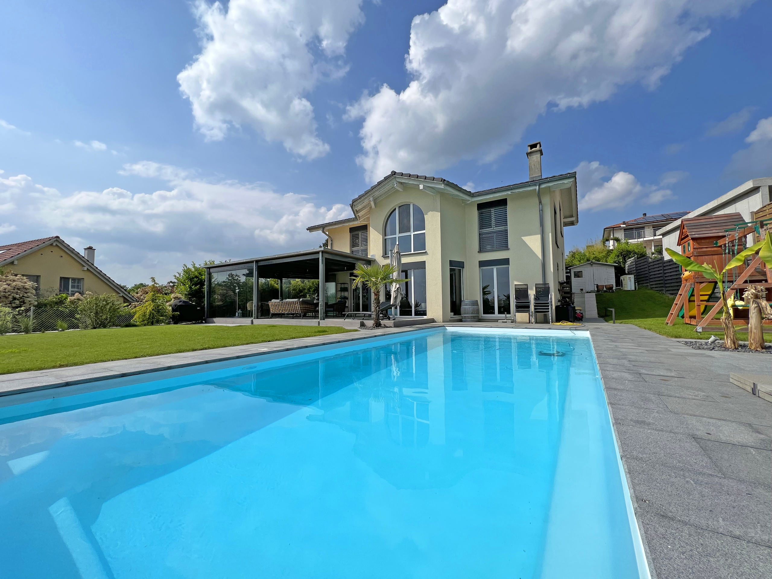 Propriété et piscine