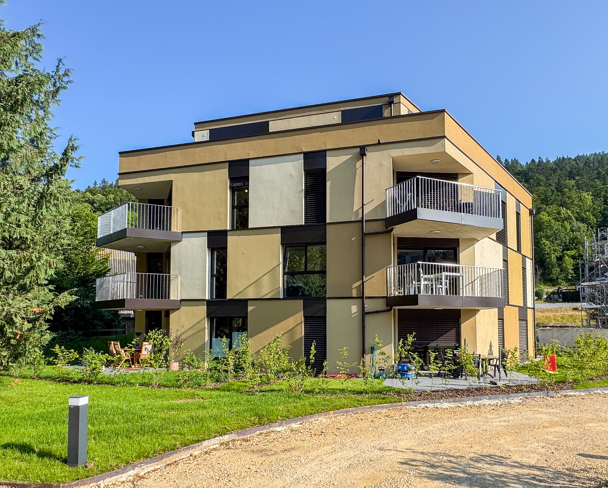 Vue sur le bâtiment A et ses extérieurs