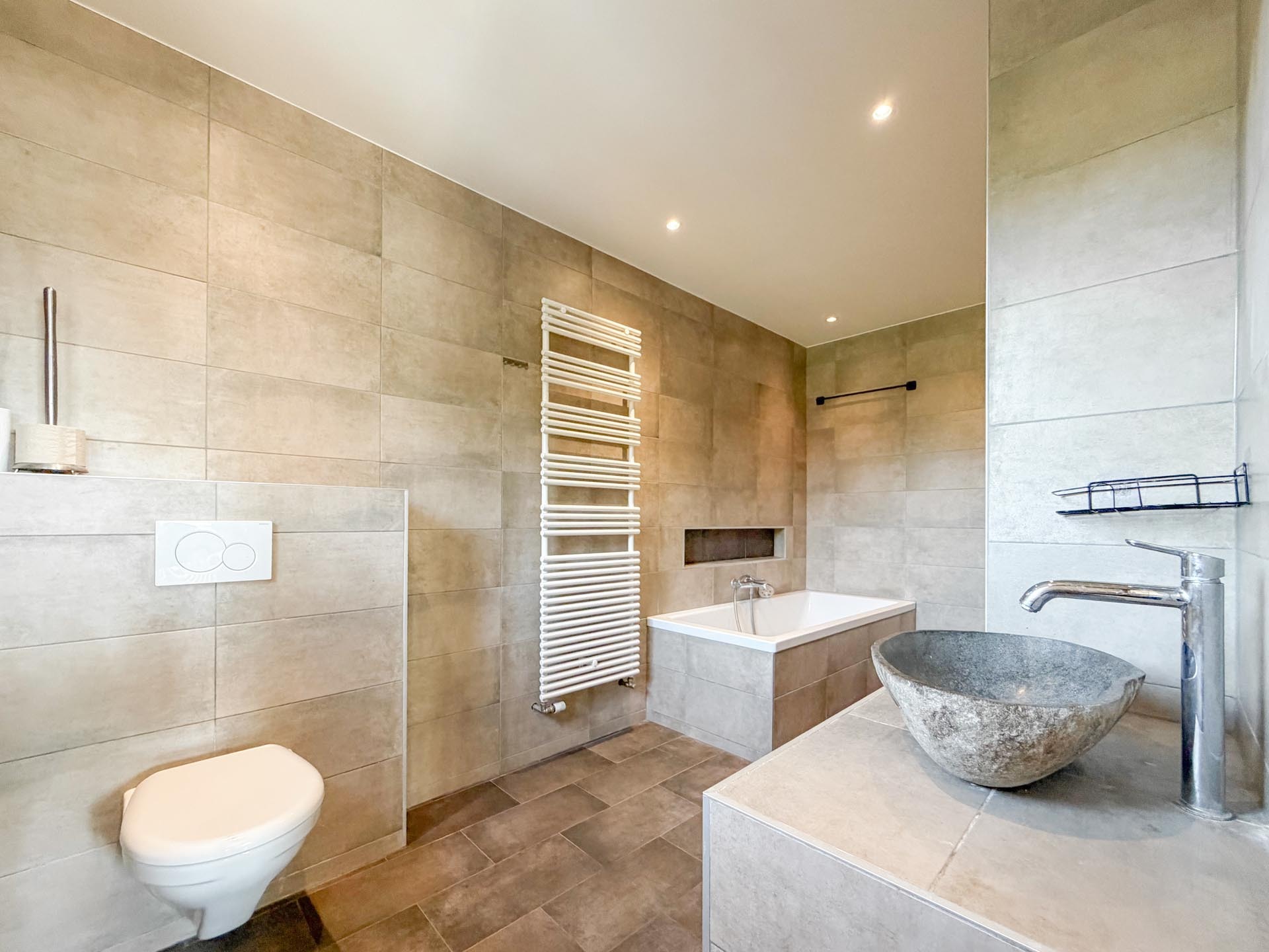 Salle de bain + WC Salle de bain + WC