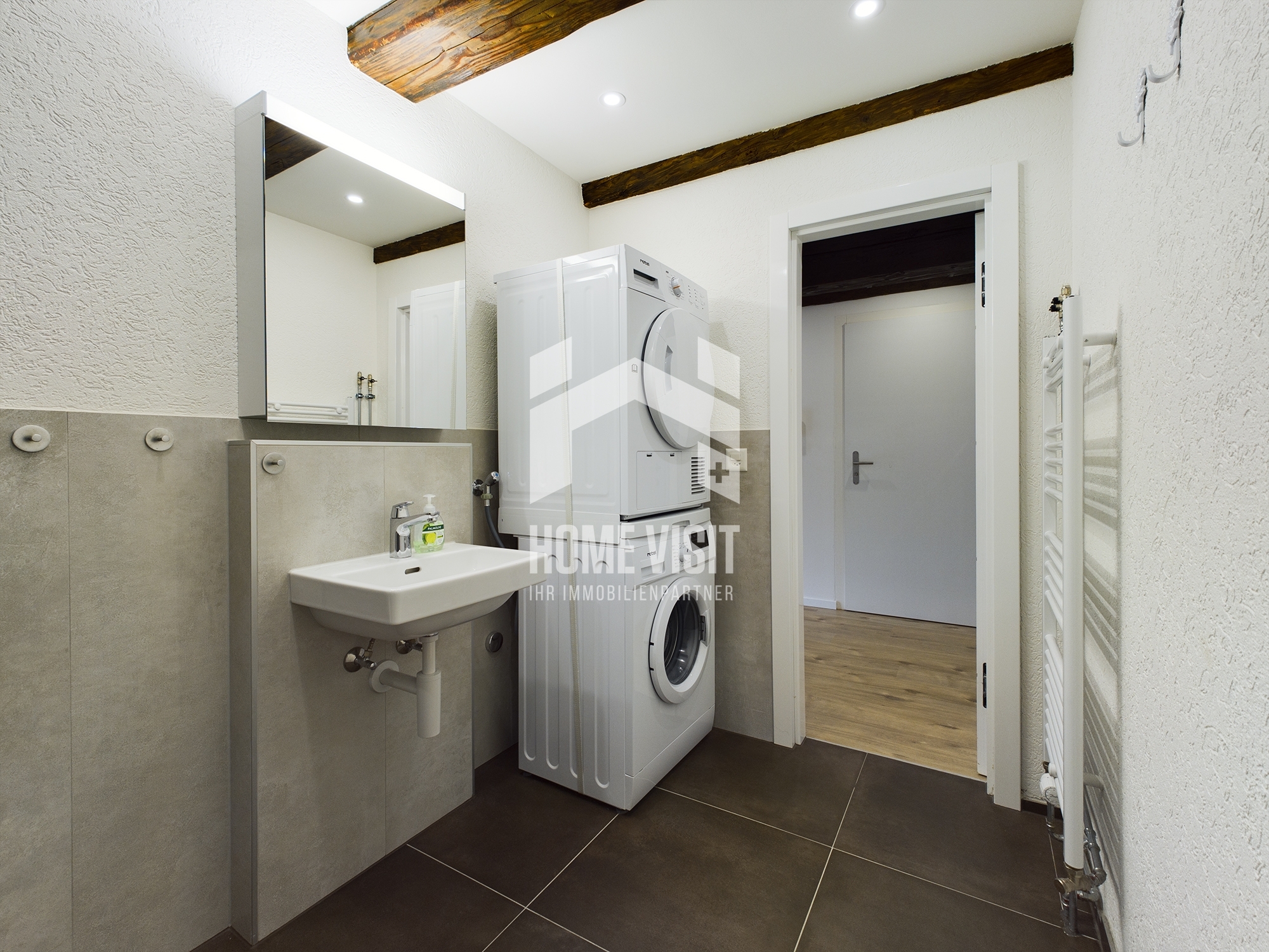 Badezimmer mit Waschturm