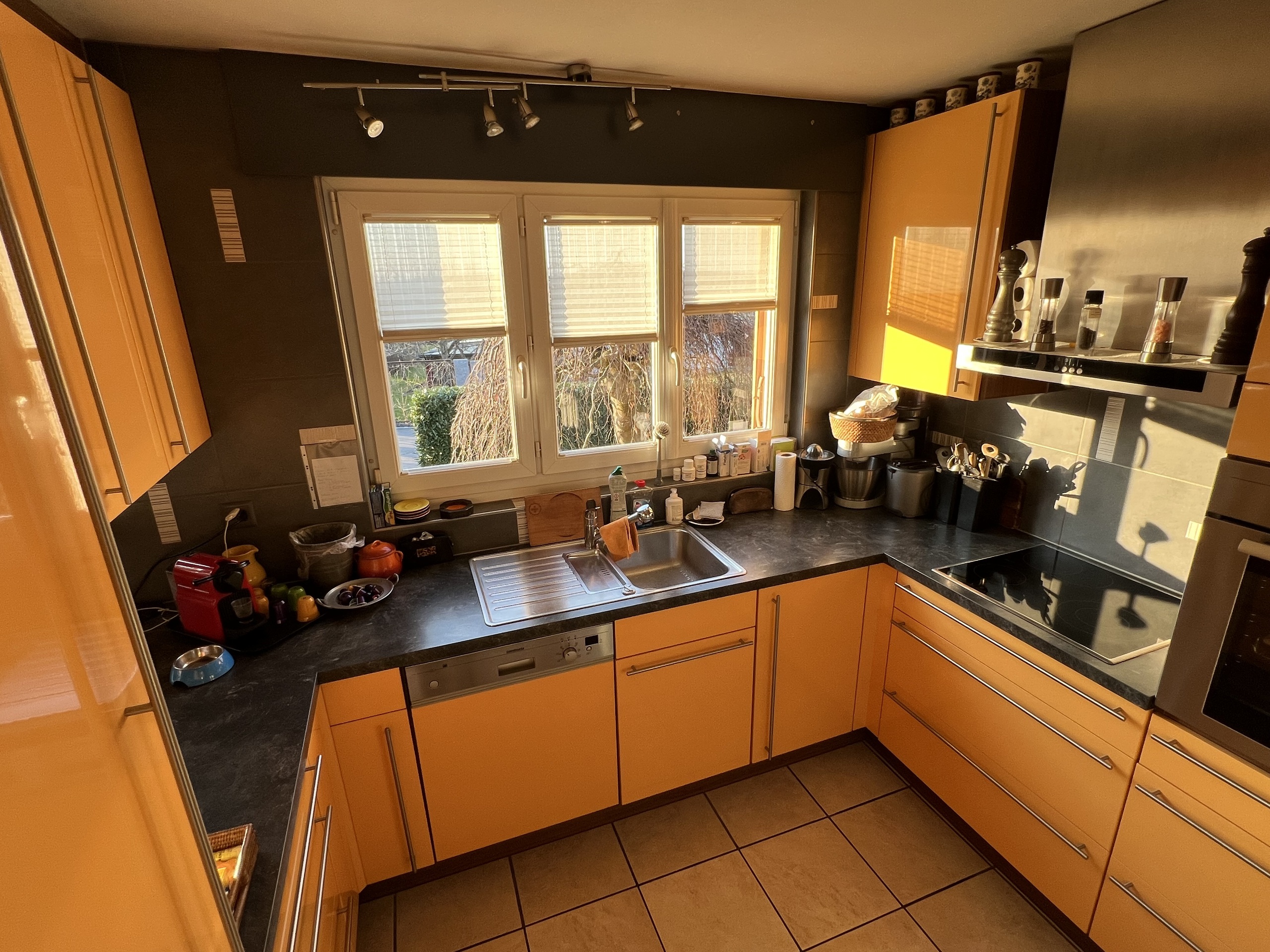 Semi-open kitchen with dining area Semi-open kitchen with dining area