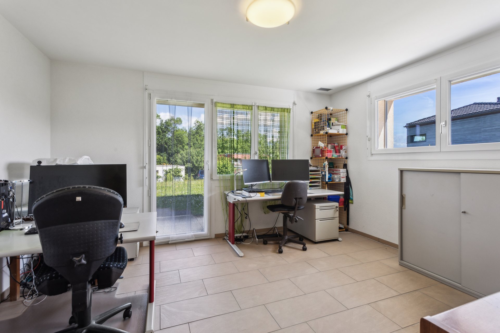 Bureau au rez-de-chaussée