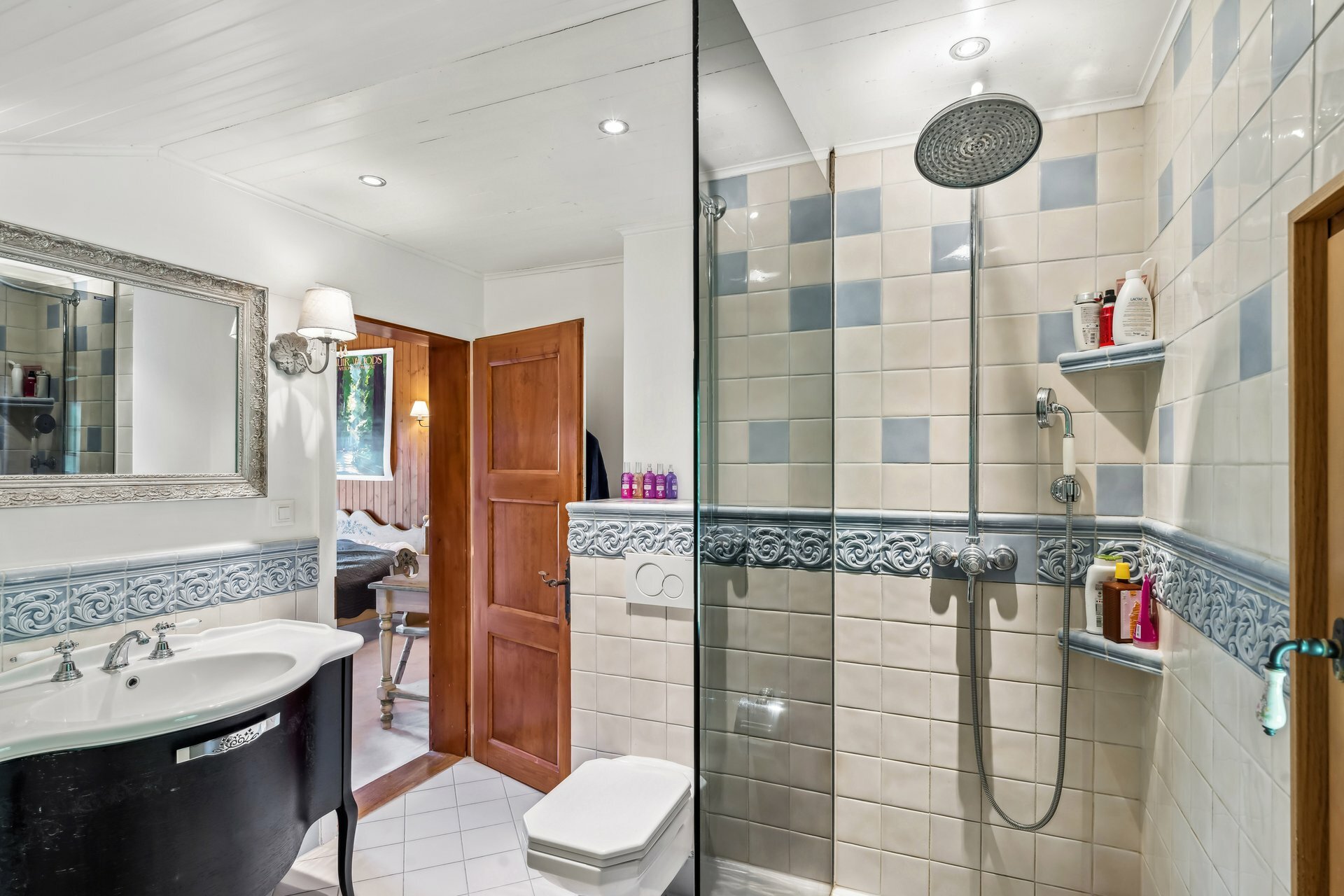 Salle de douche chambre 1 Salle de douche chambre 1