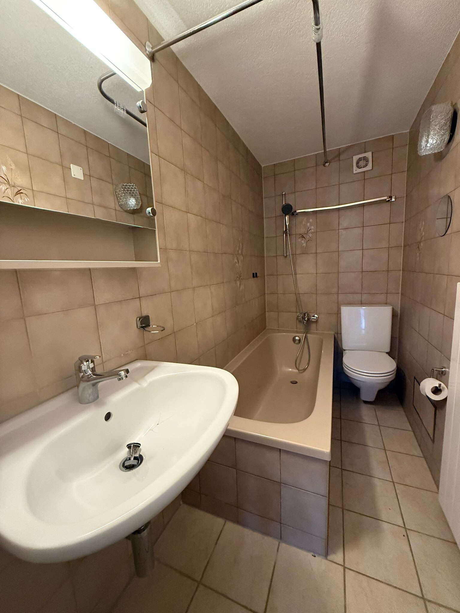 Badezimmer 2. Obergeschoss Badezimmer 2. Obergeschoss