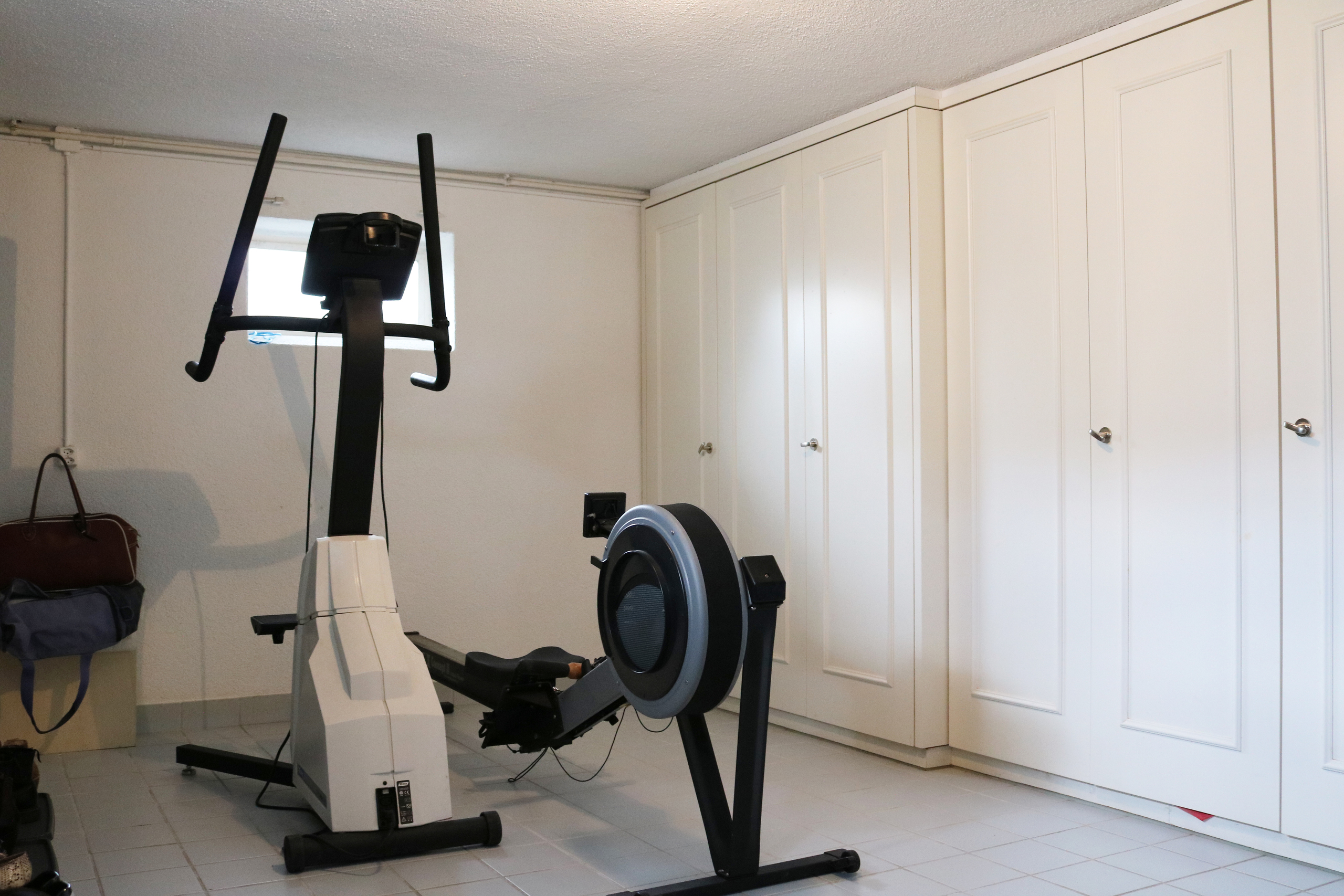 Mehrzweckraum UG mit Einbauschränken