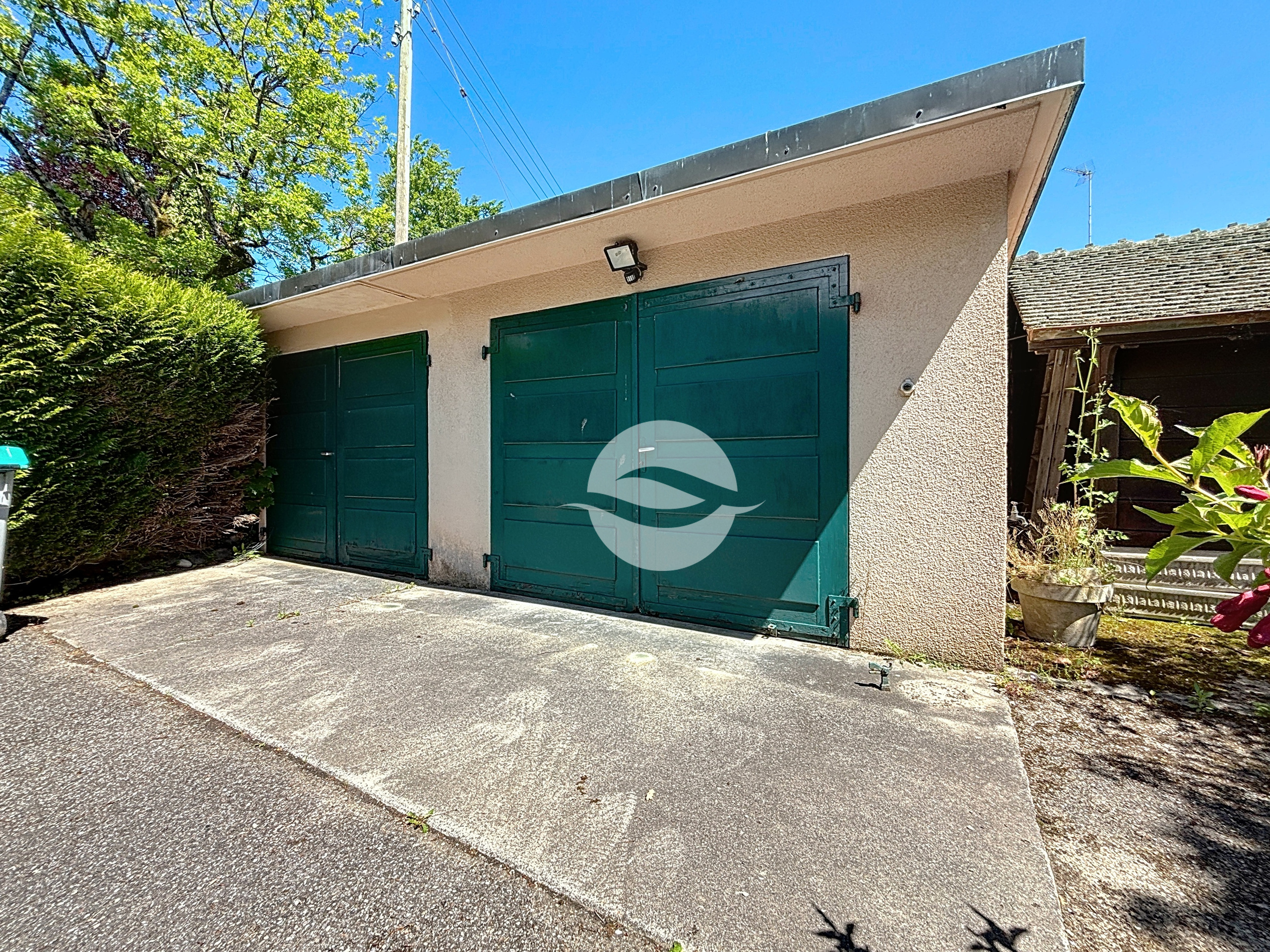 Garage pour 1 voiture et des 2 roues