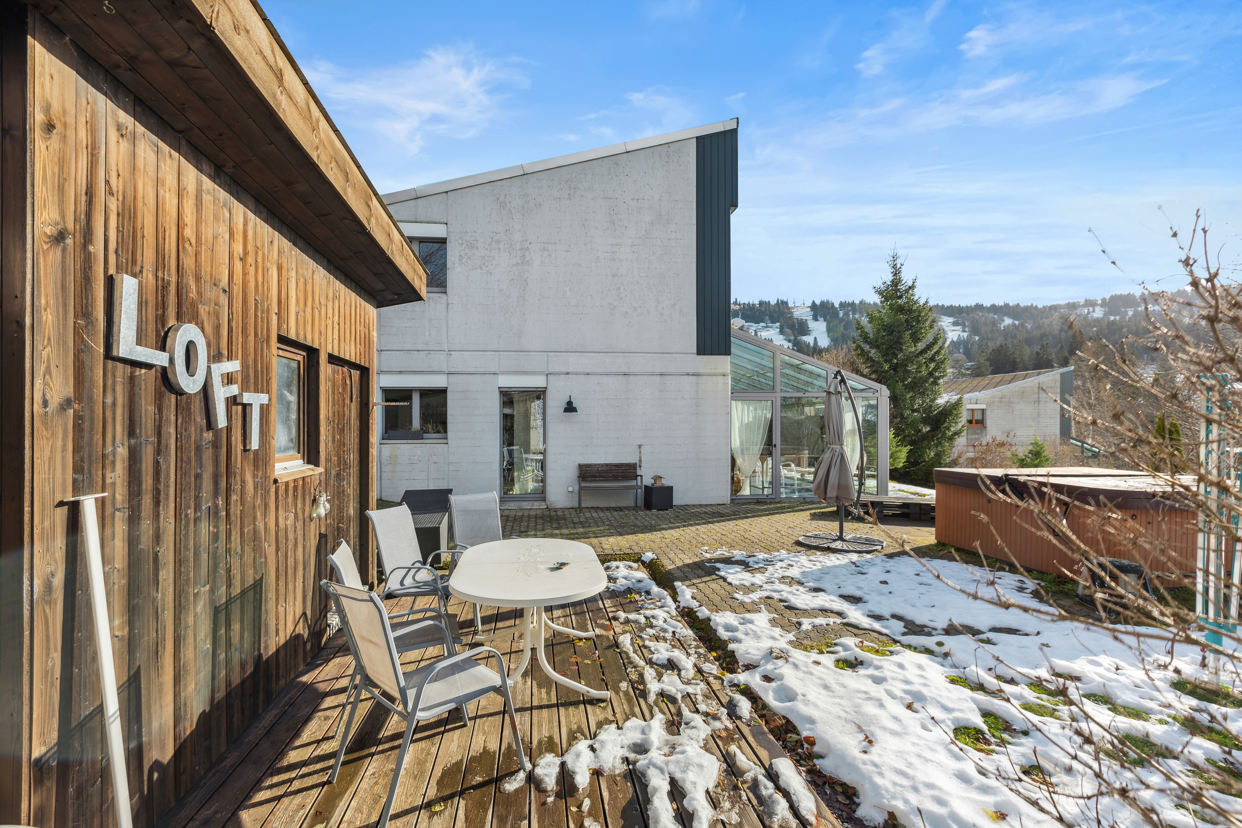 Terrasse mit Jacuzzi