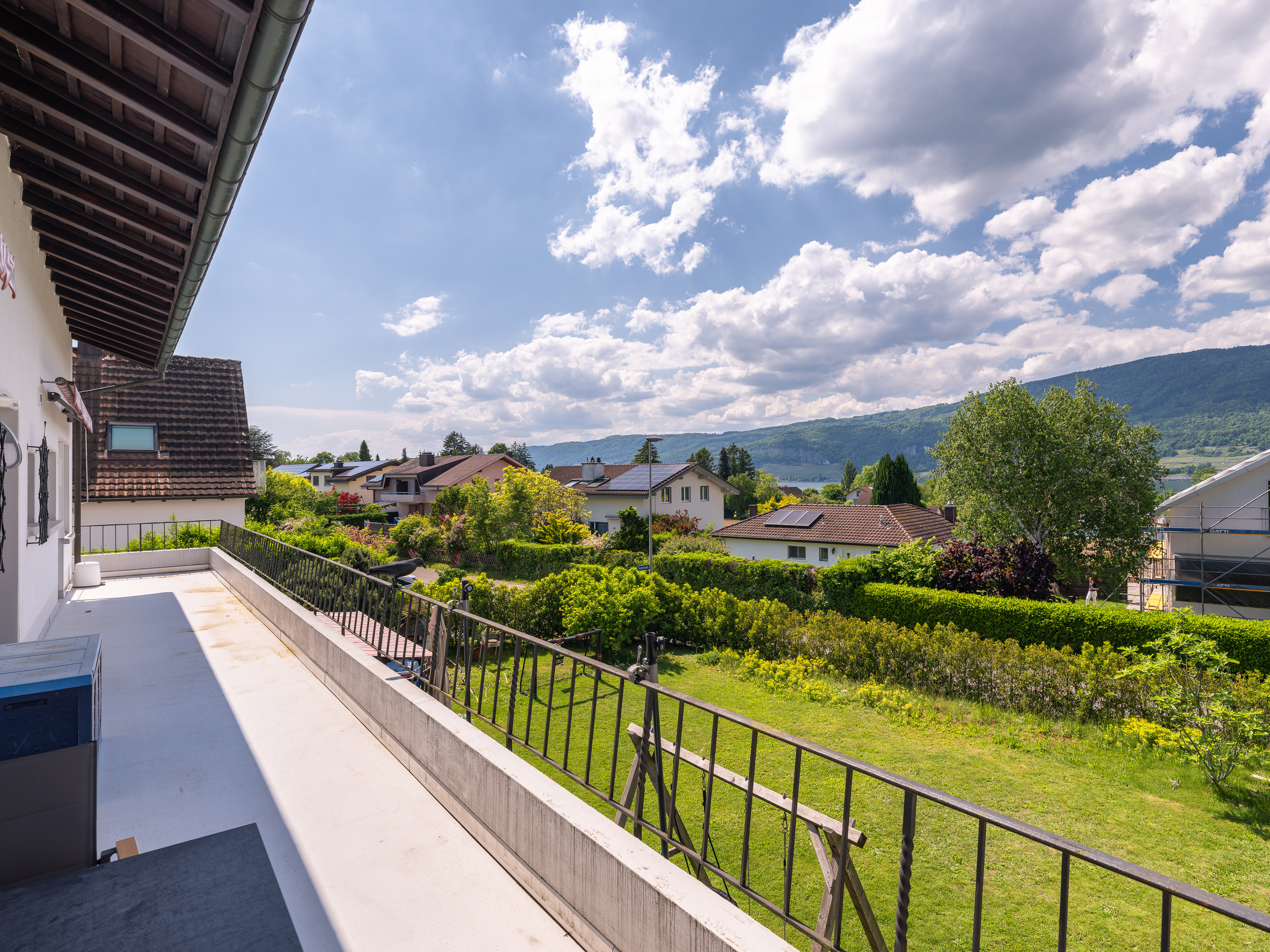 WEITSICHT RICHTUNG WESTEN AUF SEE UND JURA 