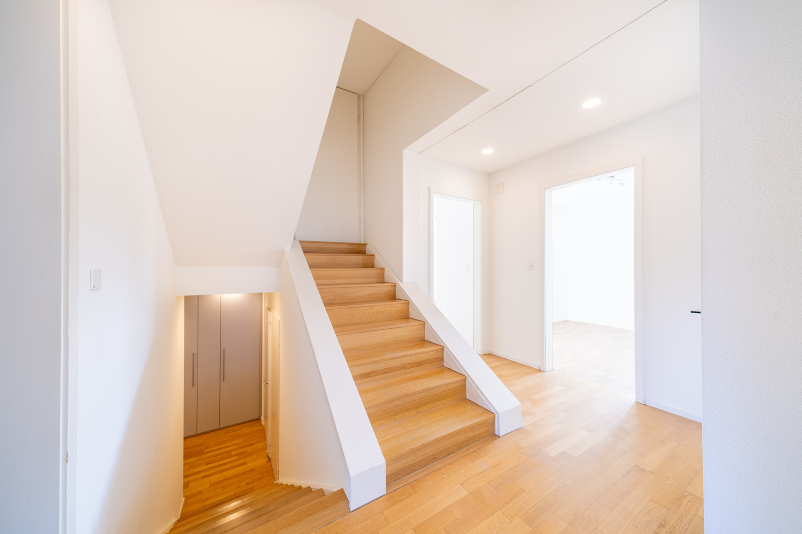 Lichtdurchflutete Wohnung mit edlem Ausbau