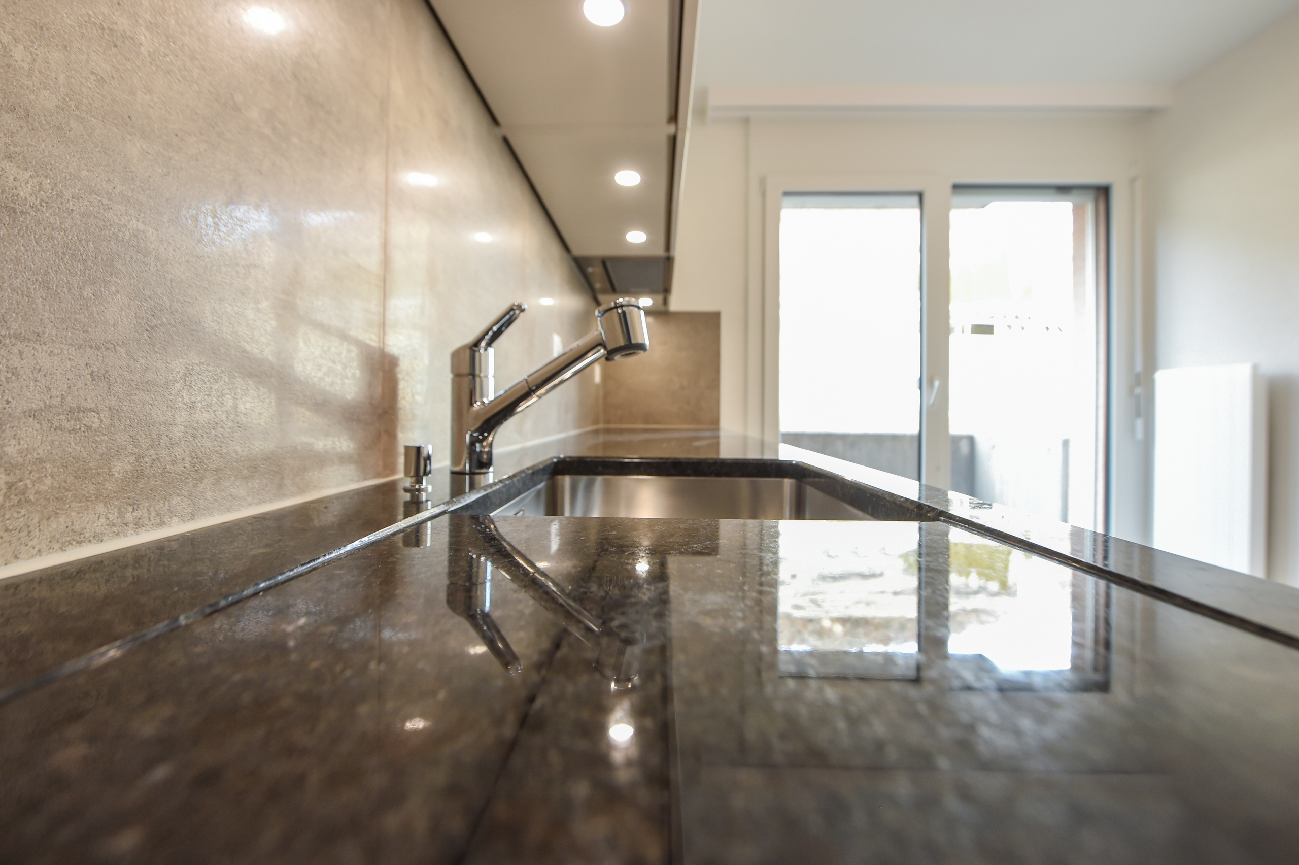 cuisine entièrement rénovée avec goût et sobriété