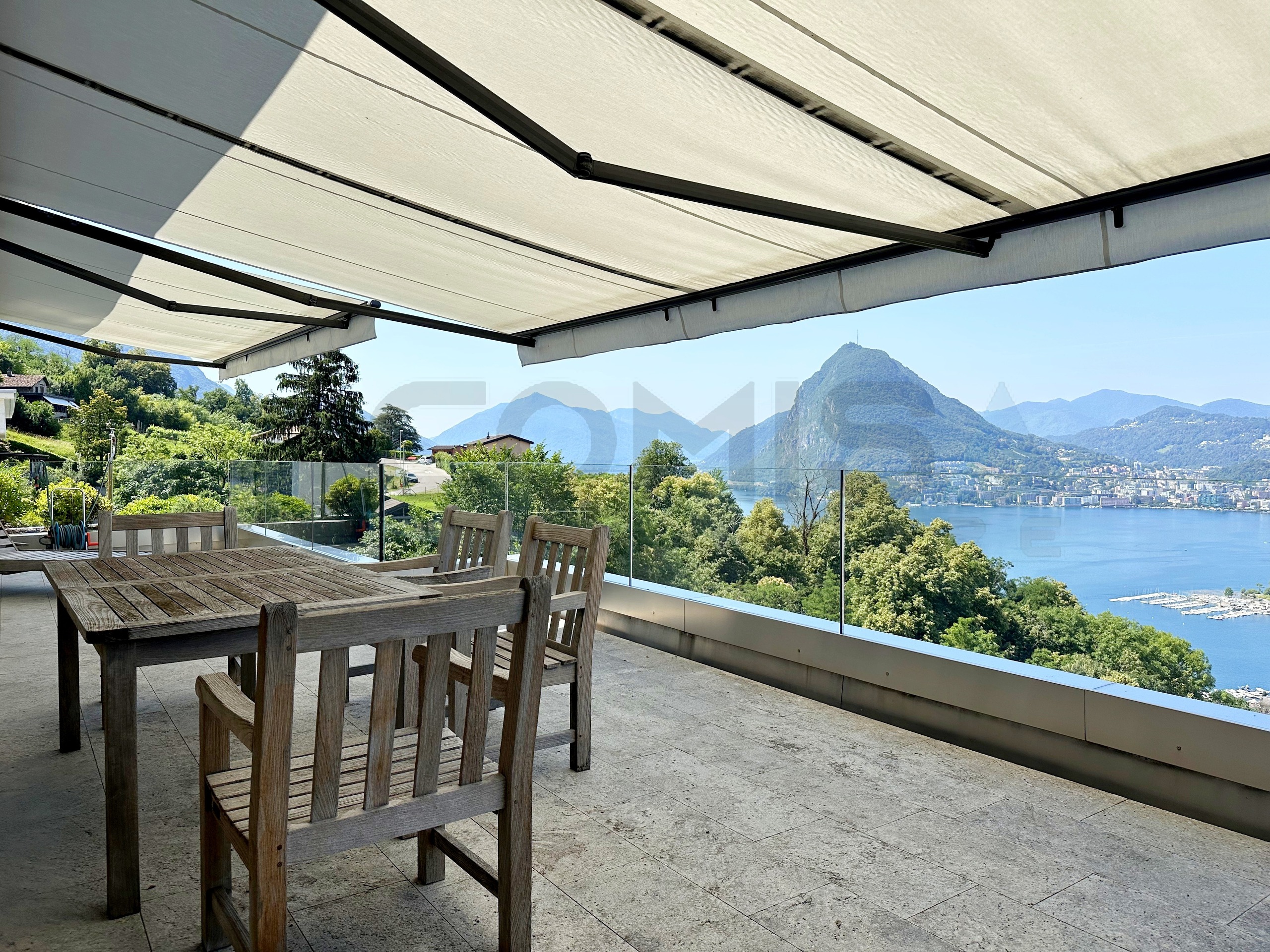 terrazza vista lago e città