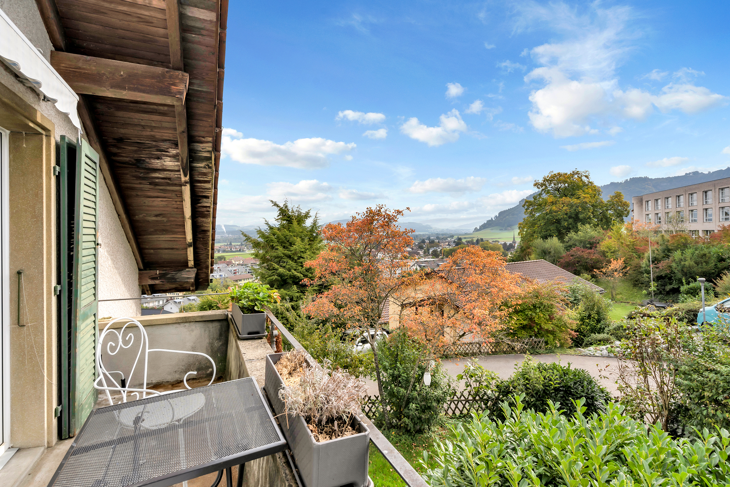 Balkon im DG mit Aussicht auf Belp Balkon im DG mit Aussicht auf Belp