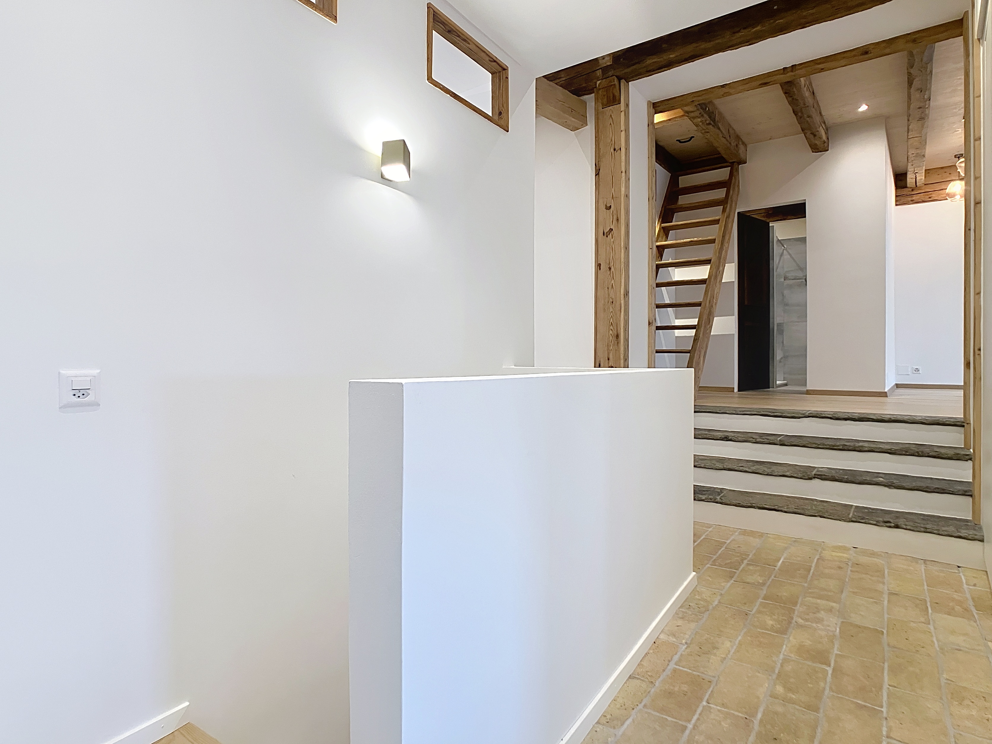 Entrée avec armoires