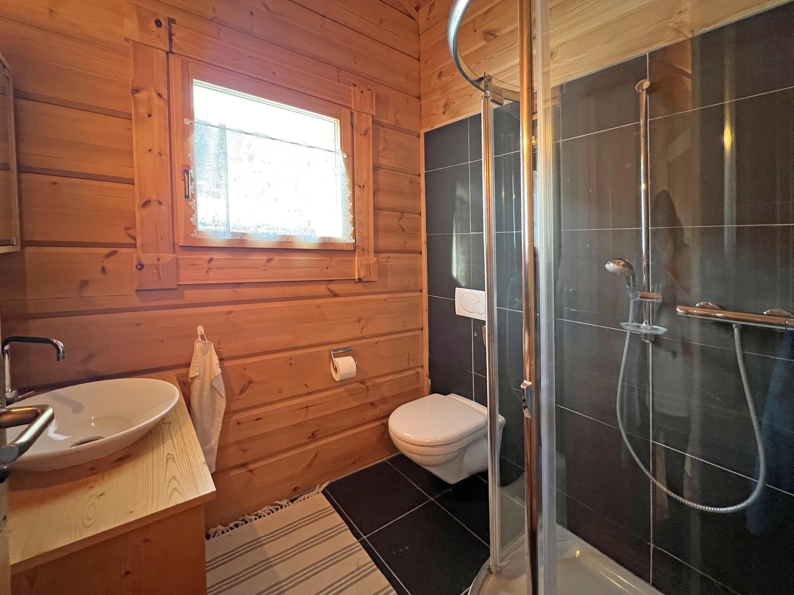 Douche/WC - Rez-de-chaussée supérieur