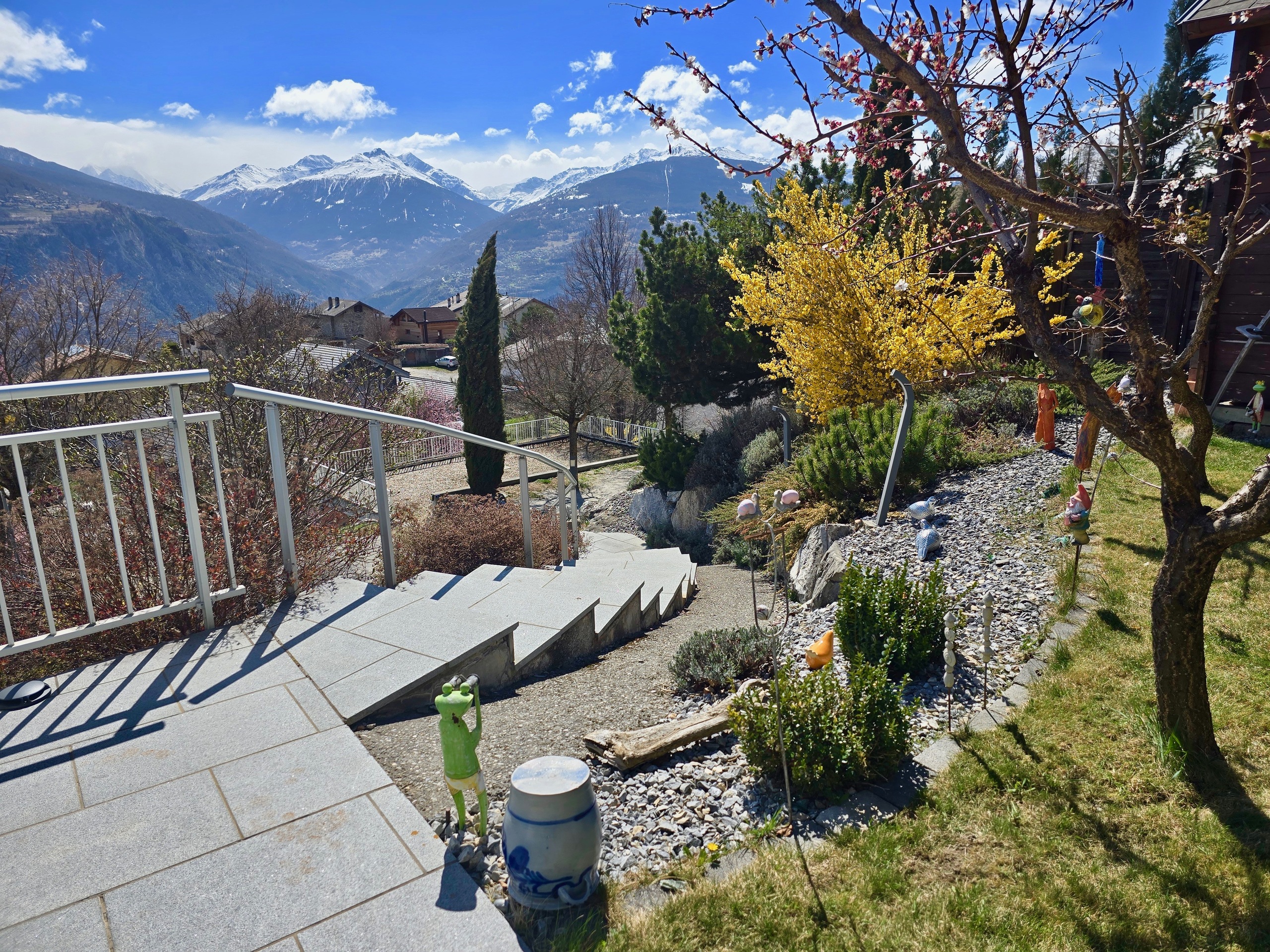 Exterior view 7
