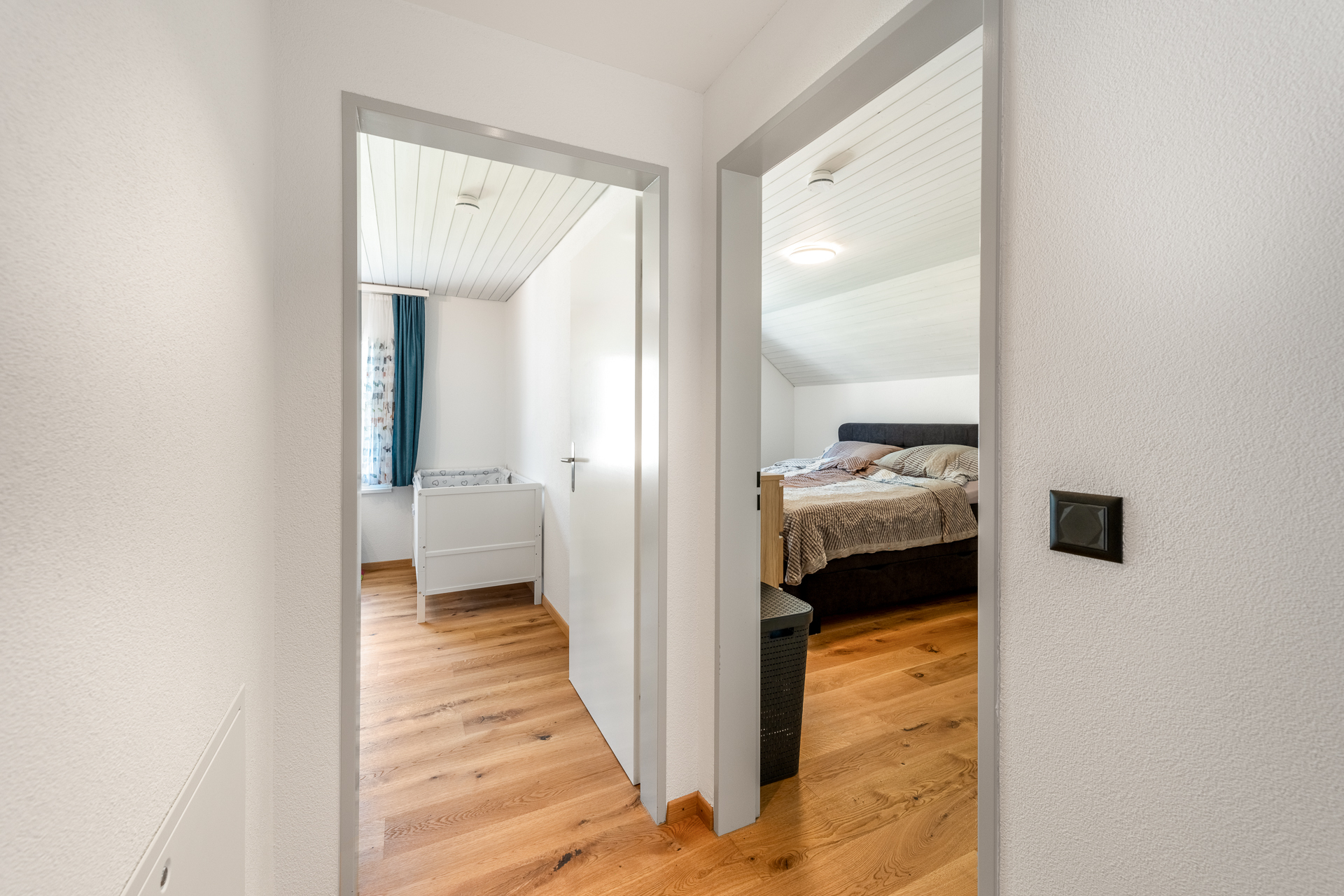 Sicht vom Gang in die Zimmer Sicht vom Gang in die Zimmer